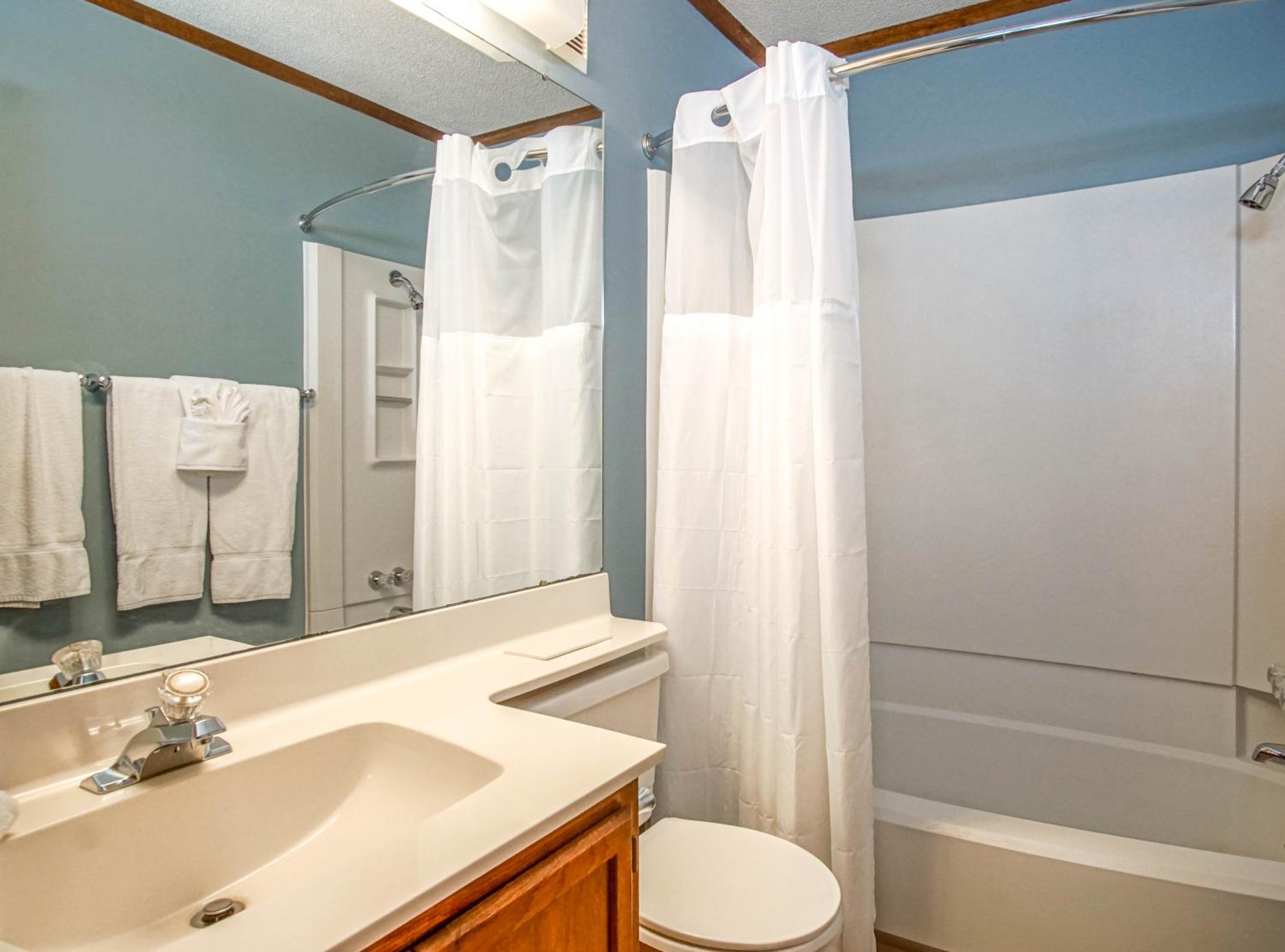 2 Br: SnowCrest 214A 2 Bedroom: Indoor Hot Tubs Game Room Easy Slope Access