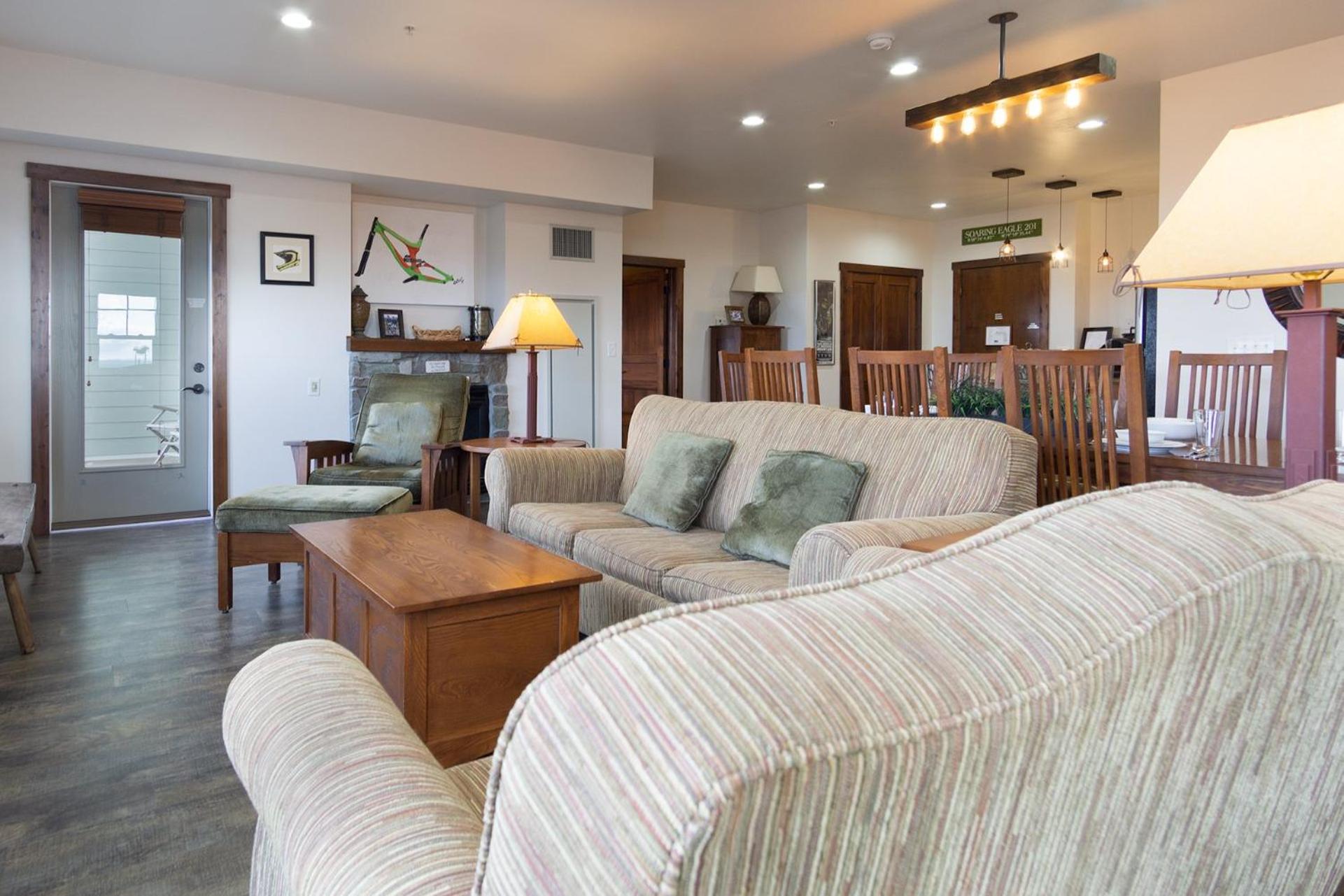 Soaring Eagle #201: 3 Bedrooms, 2 Full Baths: Slope Side