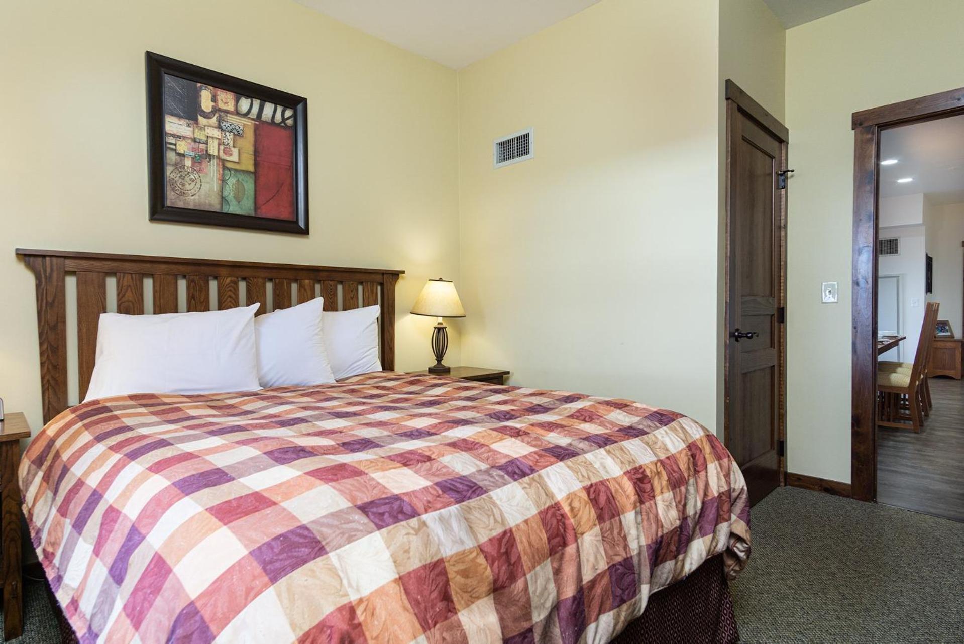 Soaring Eagle #201: 3 Bedrooms, 2 Full Baths: Slope Side