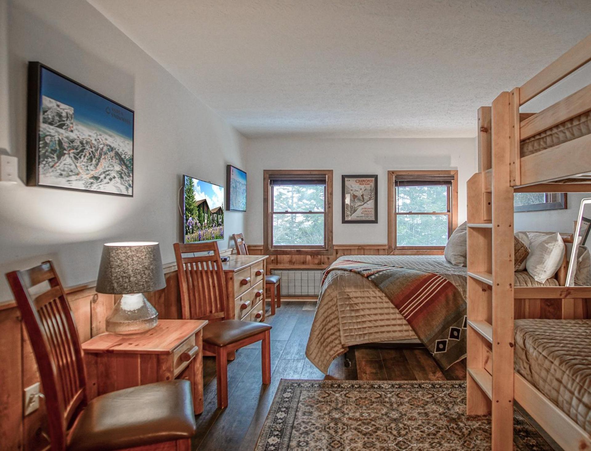 Whistlepunk #11: 2 Bedroom, 2 Bath: Wood fireplaceCentral Location