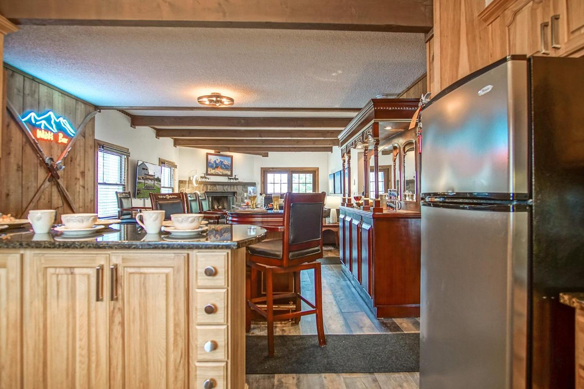 Whistlepunk #11: 2 Bedroom, 2 Bath: Wood fireplaceCentral Location