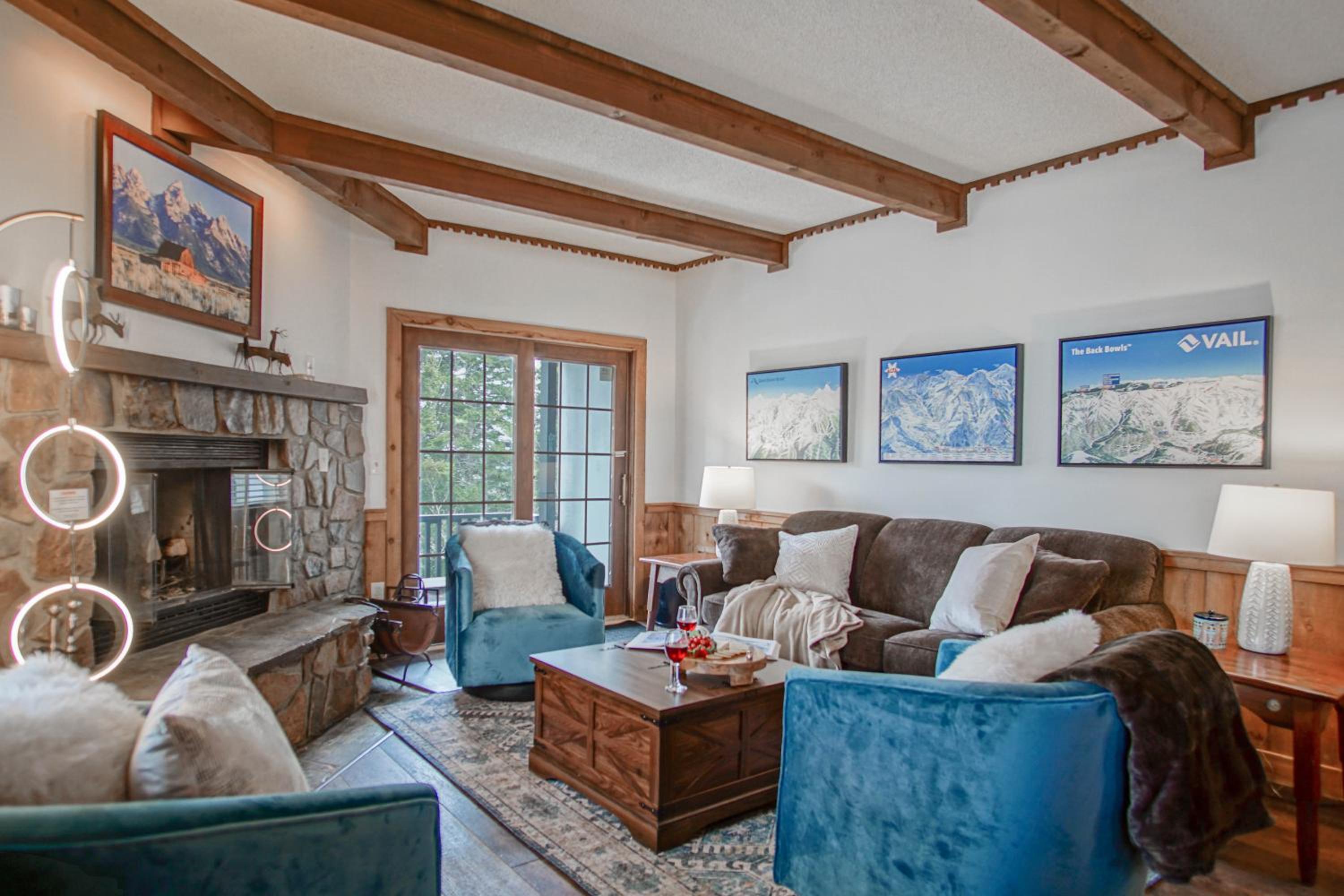 Whistlepunk #11: 2 Bedroom, 2 Bath: Wood fireplaceCentral Location