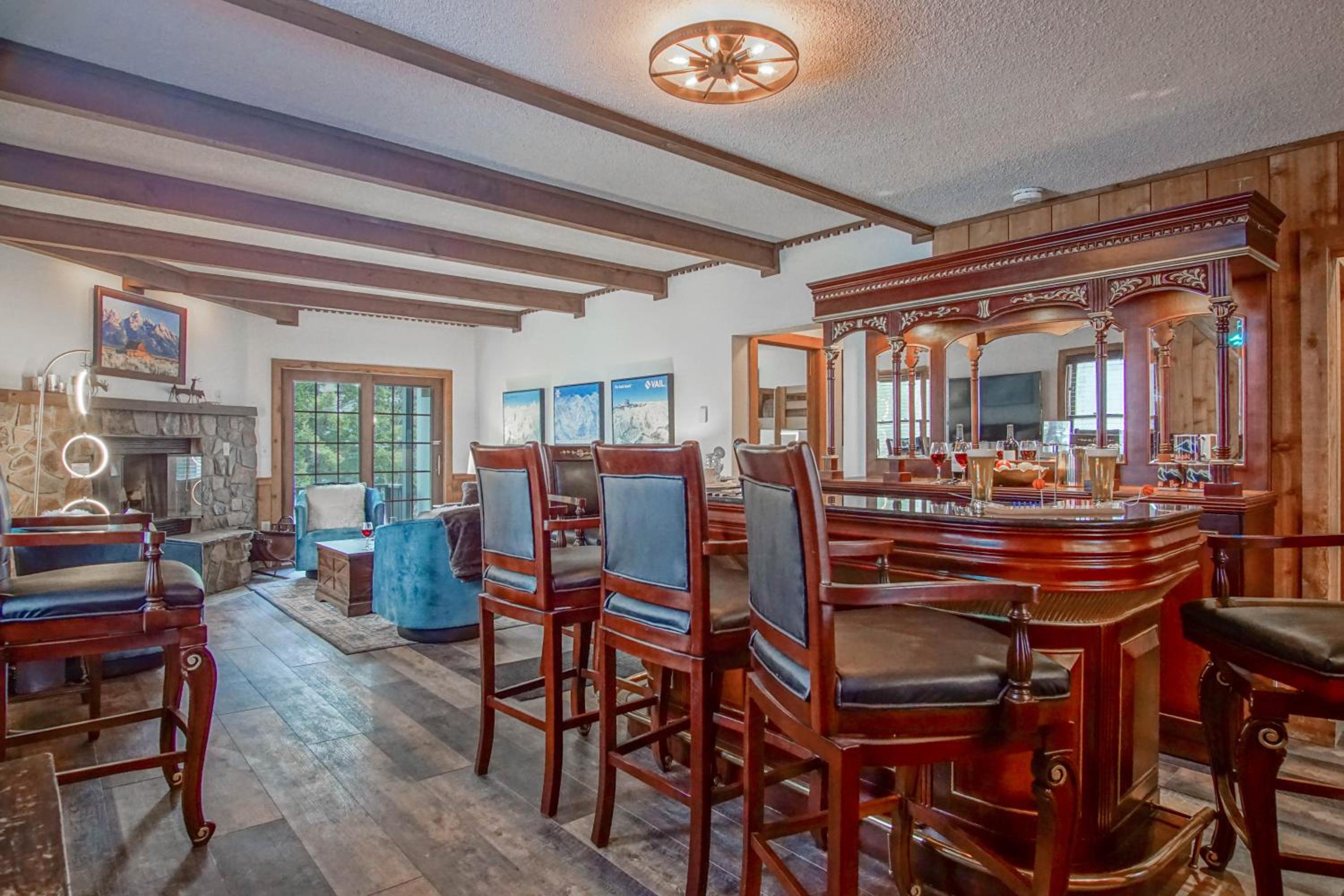 Whistlepunk #11: 2 Bedroom, 2 Bath: Wood fireplaceCentral Location