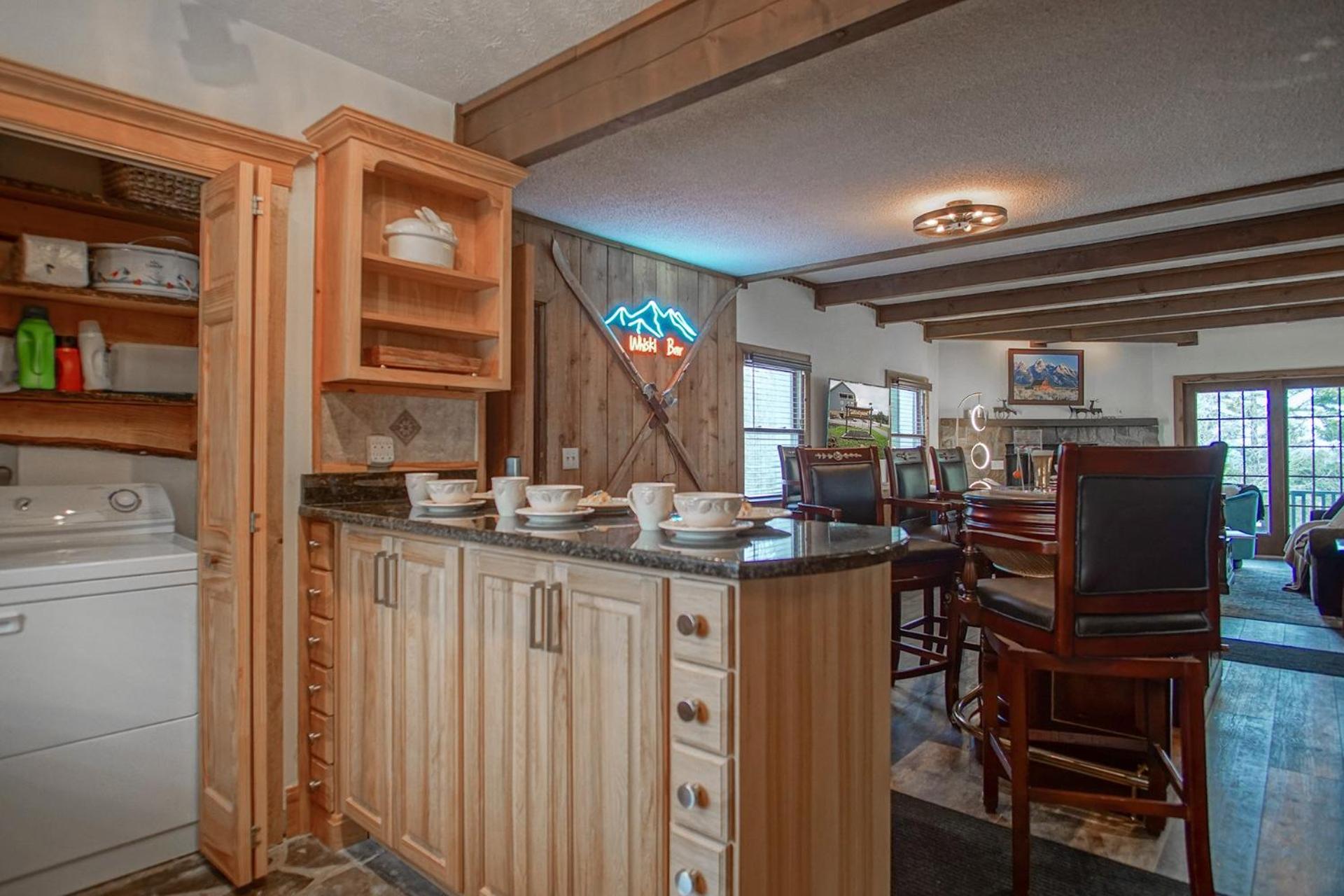 Whistlepunk #11: 2 Bedroom, 2 Bath: Wood fireplaceCentral Location