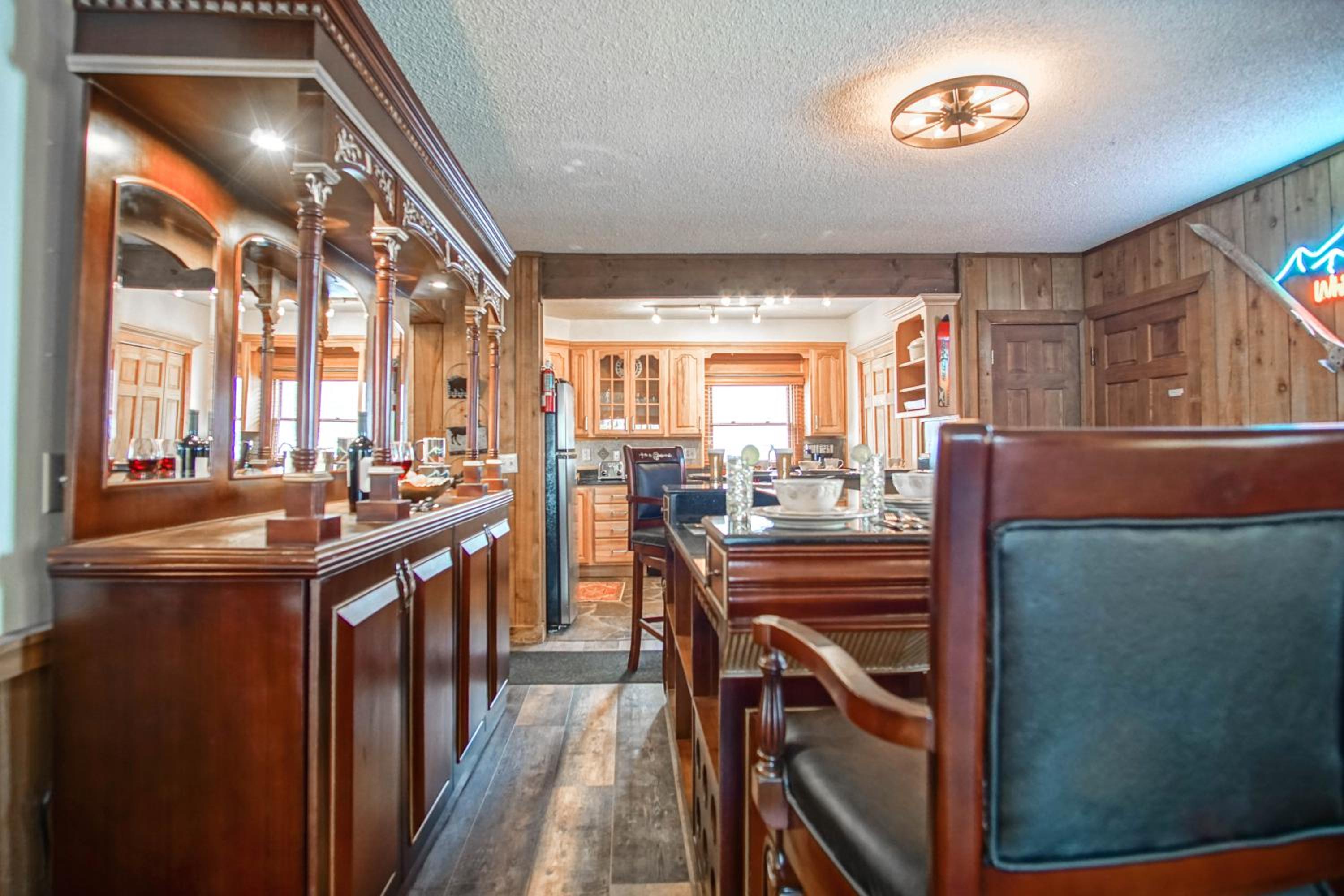 Whistlepunk #11: 2 Bedroom, 2 Bath: Wood fireplaceCentral Location