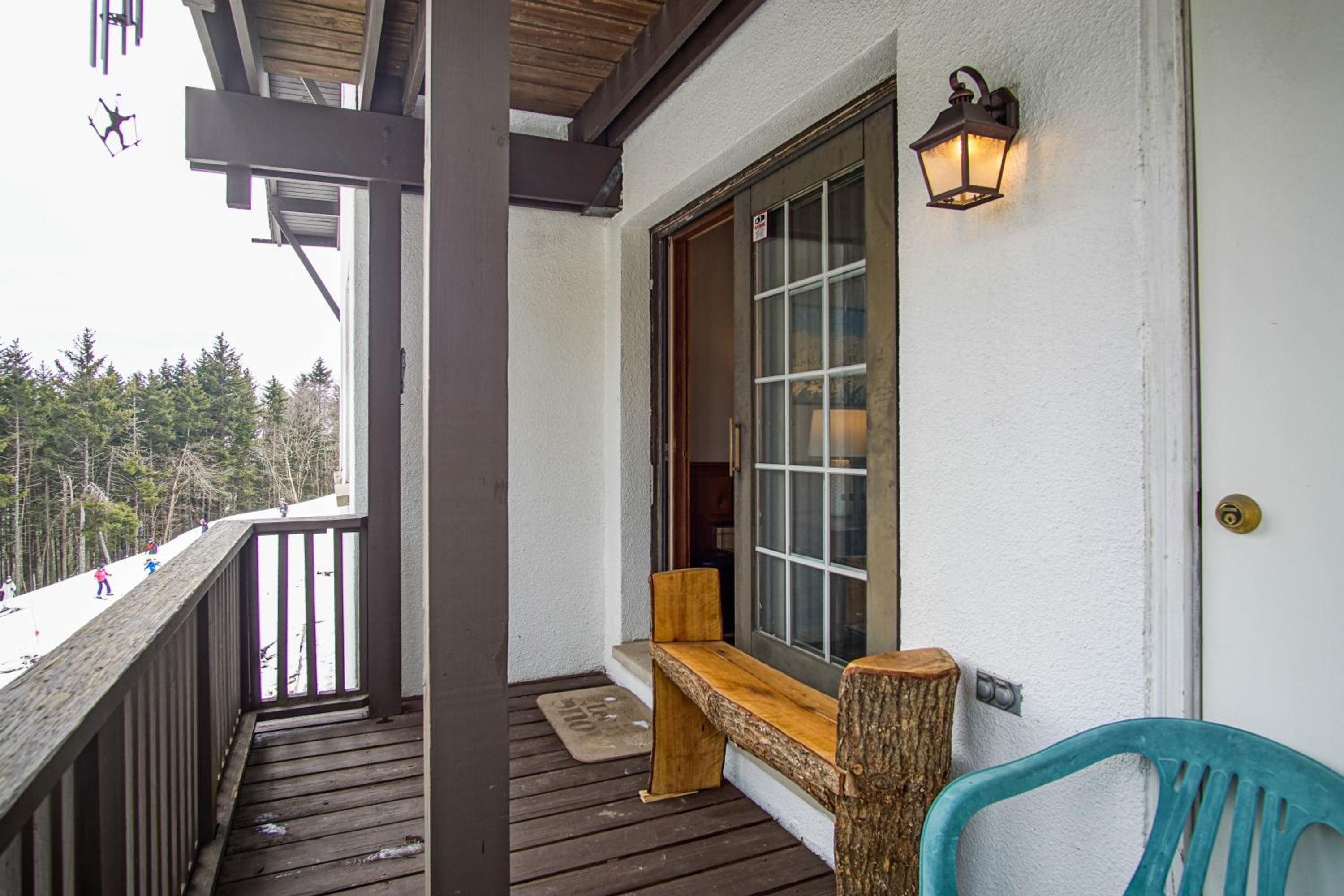 Whistlepunk #11: 2 Bedroom, 2 Bath: Wood fireplaceCentral Location