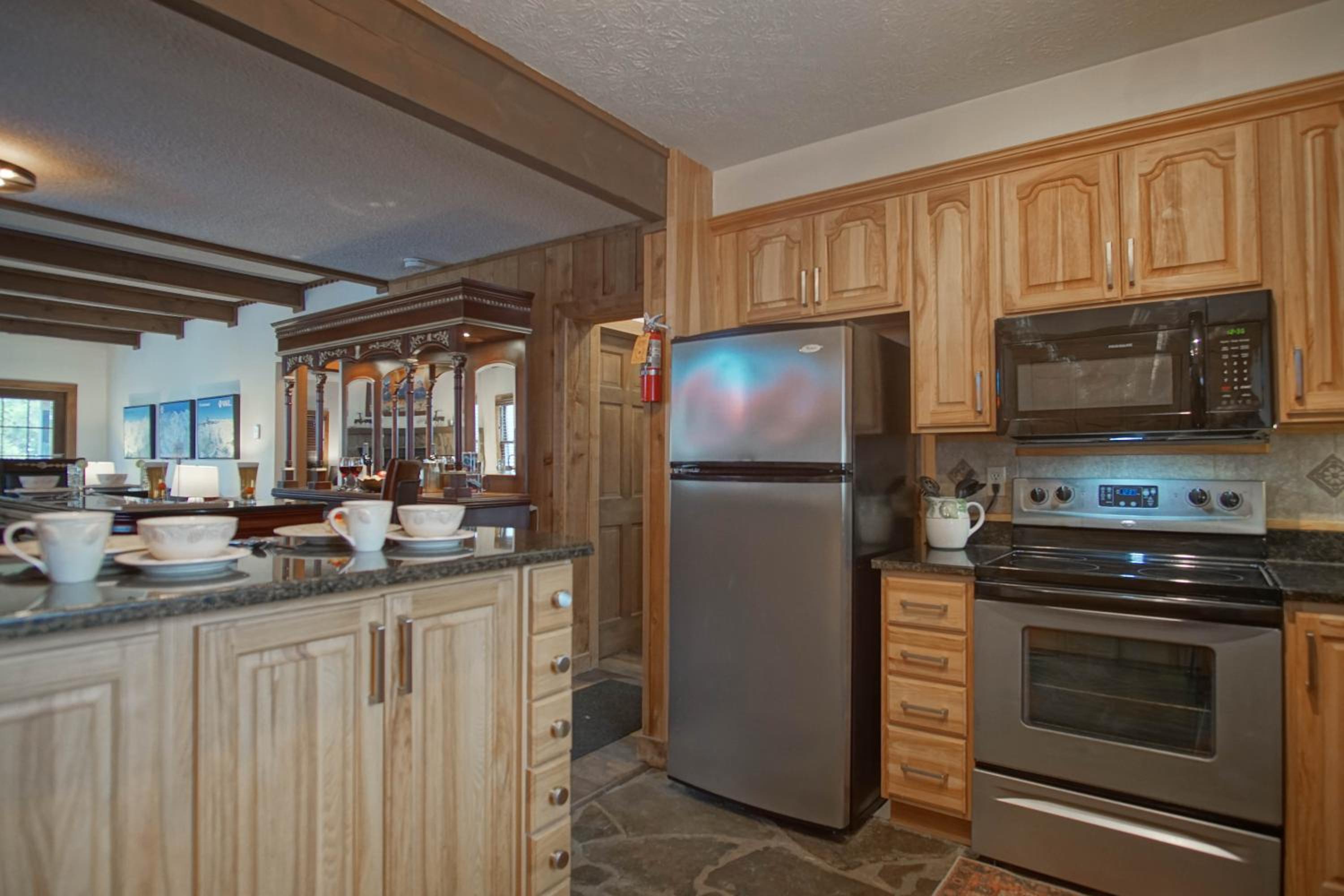 Whistlepunk #11: 2 Bedroom, 2 Bath: Wood fireplaceCentral Location