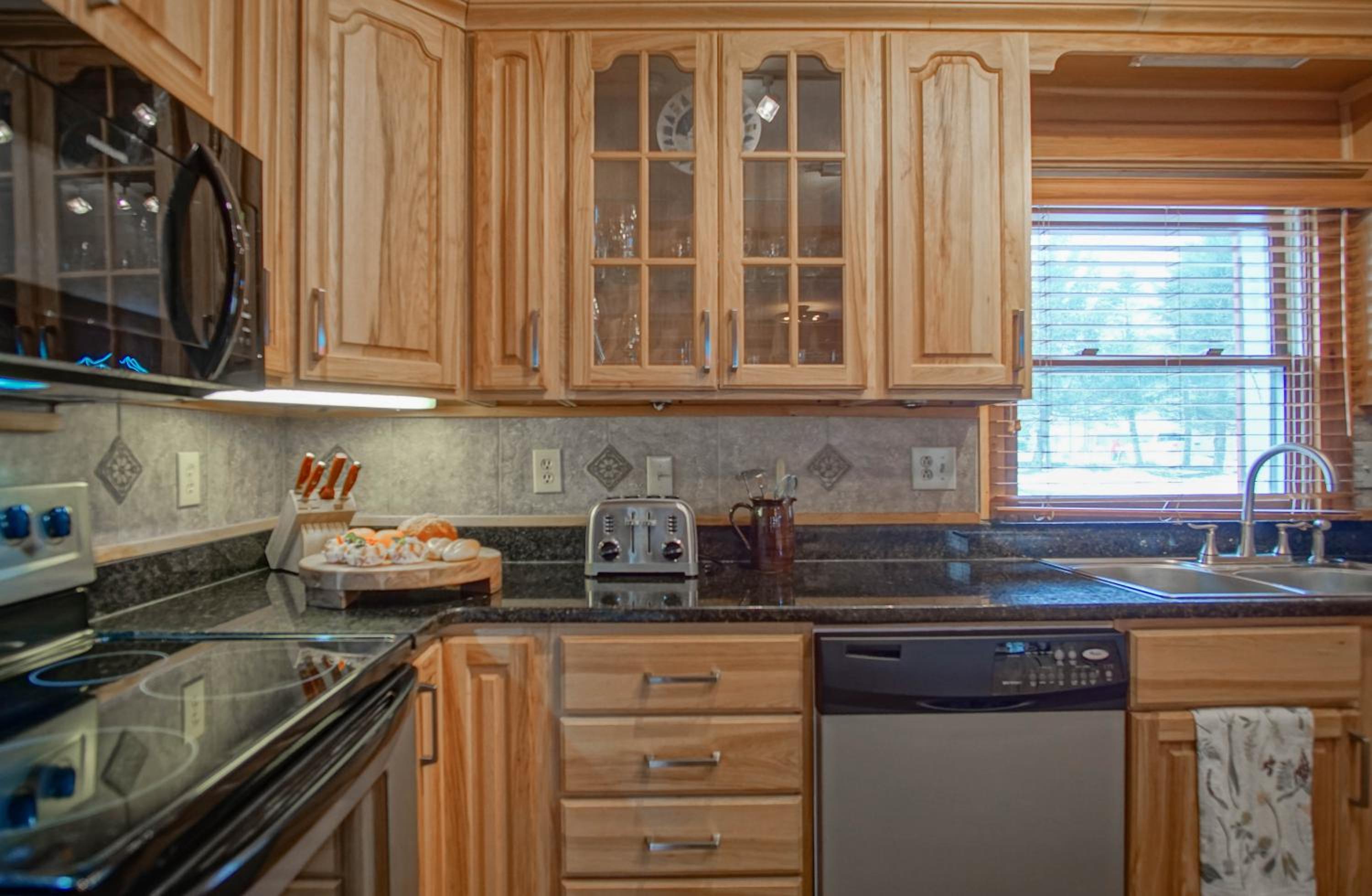 Whistlepunk #11: 2 Bedroom, 2 Bath: Wood fireplaceCentral Location