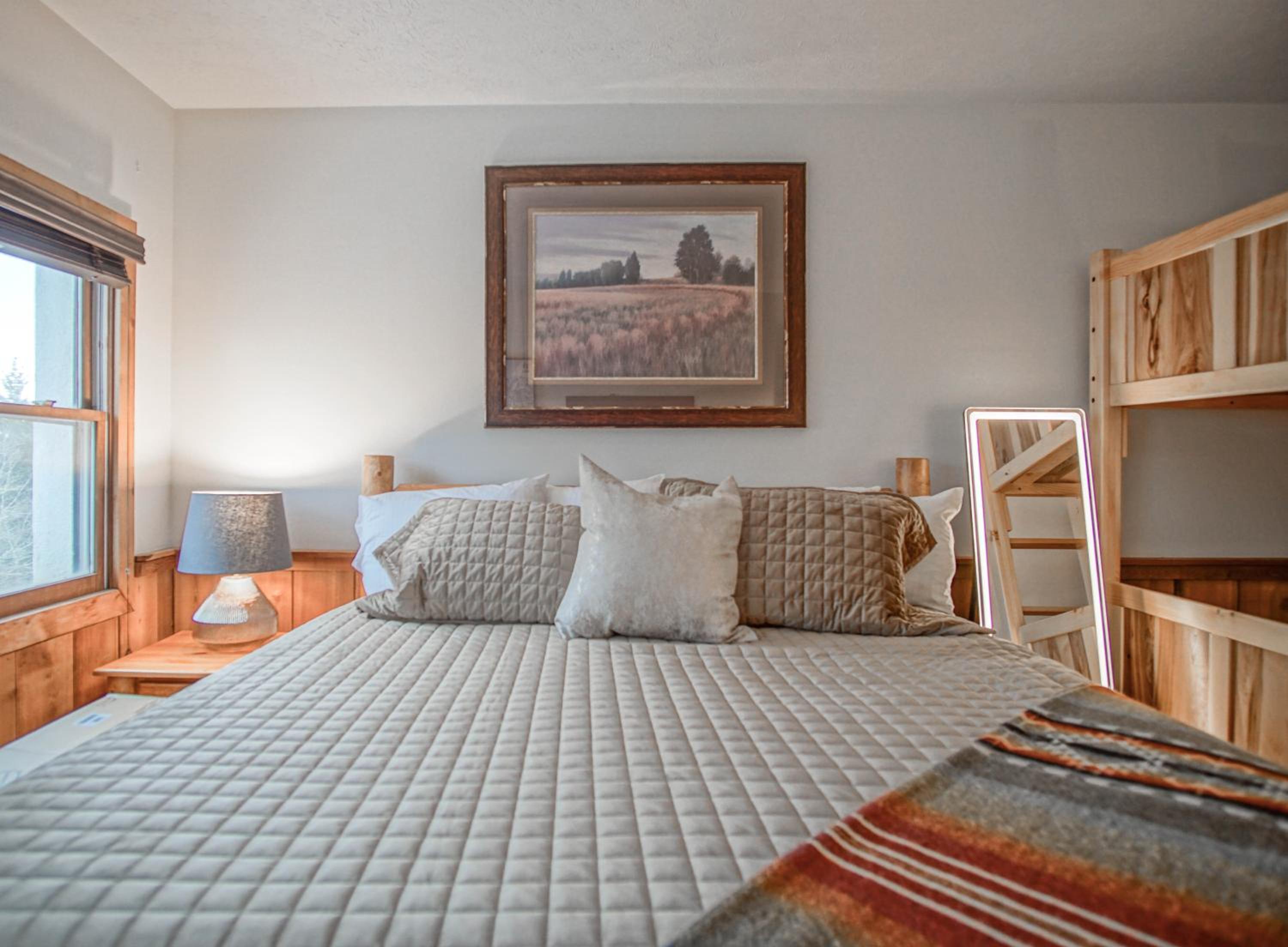 Whistlepunk #11: 2 Bedroom, 2 Bath: Wood fireplaceCentral Location