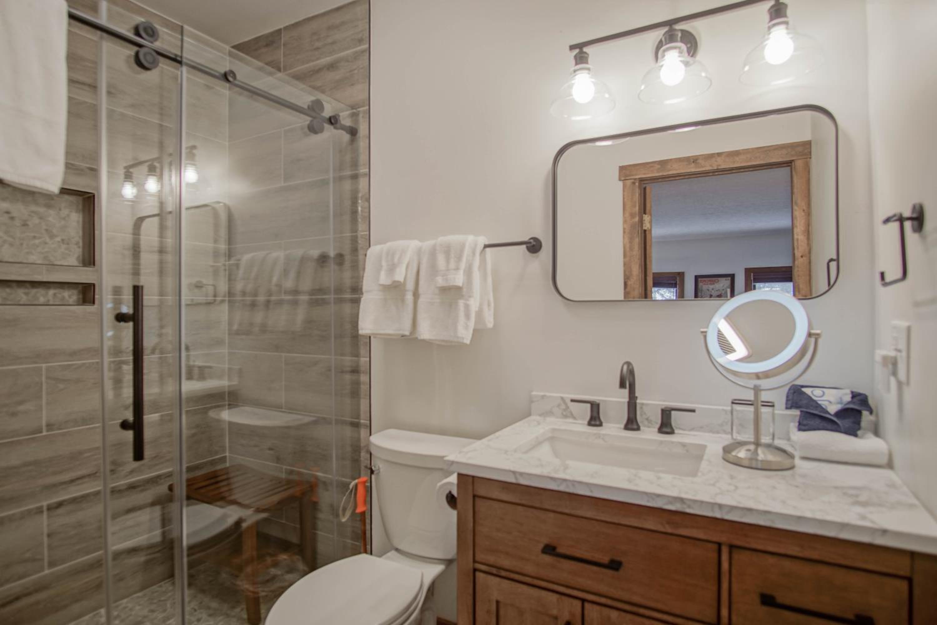 Whistlepunk #11: 2 Bedroom, 2 Bath: Wood fireplaceCentral Location