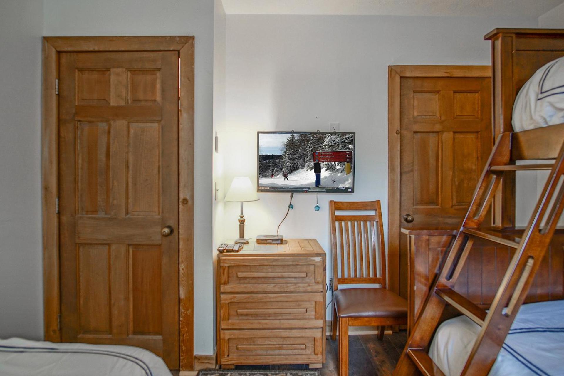 Whistlepunk #11: 2 Bedroom, 2 Bath: Wood fireplaceCentral Location