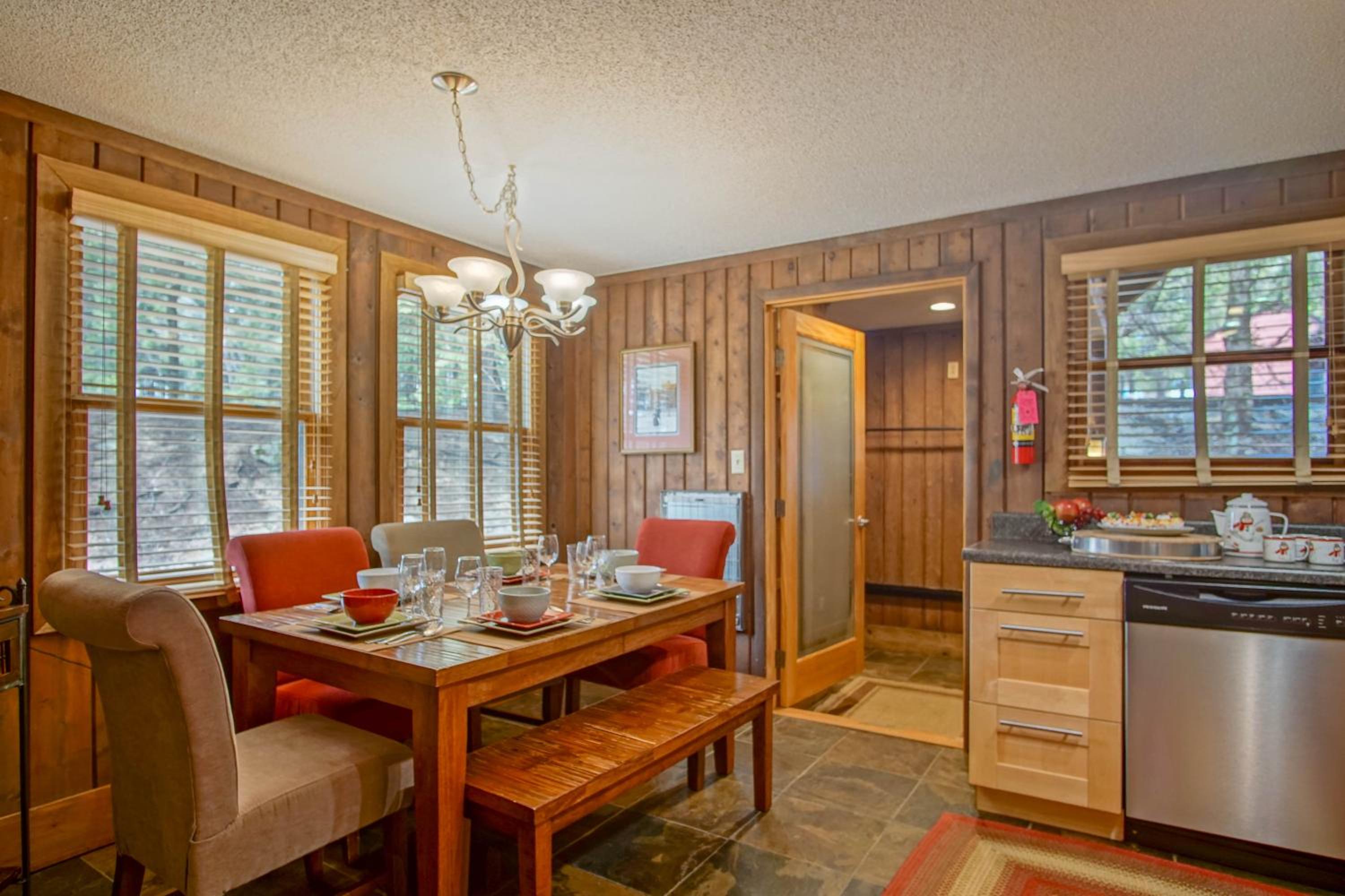 Tree Top 19, Snowpeak 2 Bedroom Spectacular Townhome Slope Side