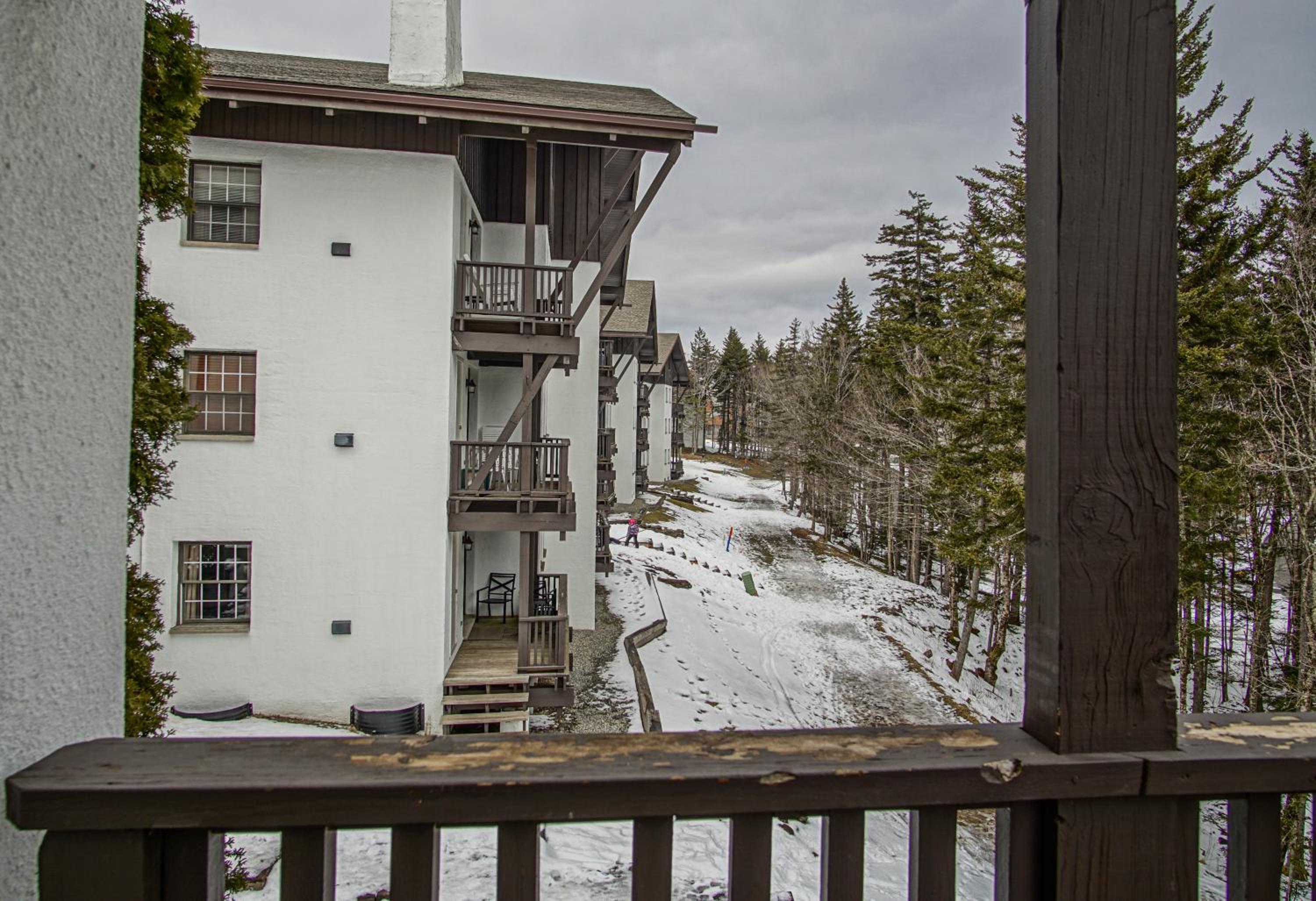 Whistlepunk #11: 2 Bedroom, 2 Bath: Wood fireplaceCentral Location