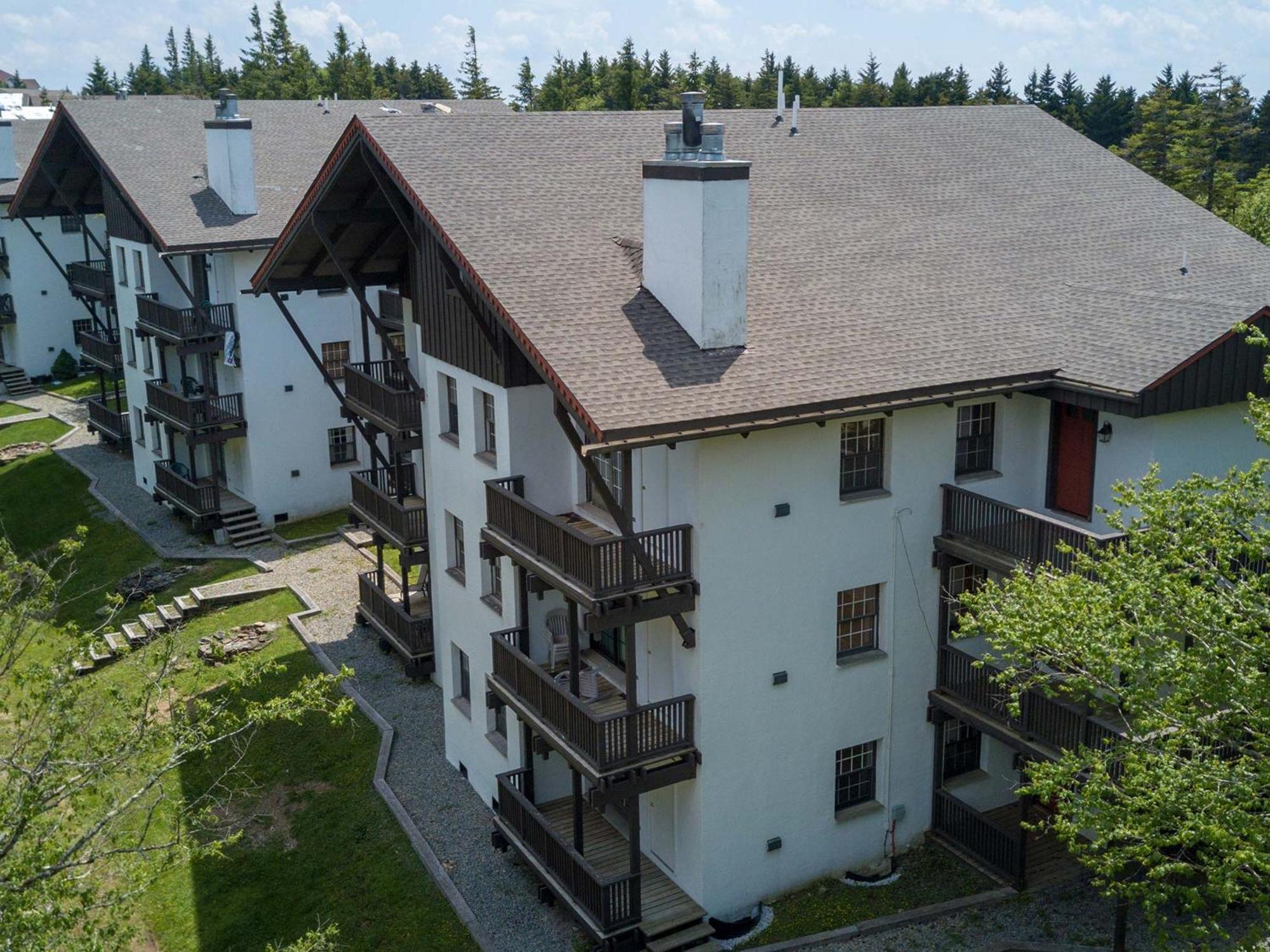 Whistlepunk #11: 2 Bedroom, 2 Bath: Wood fireplaceCentral Location