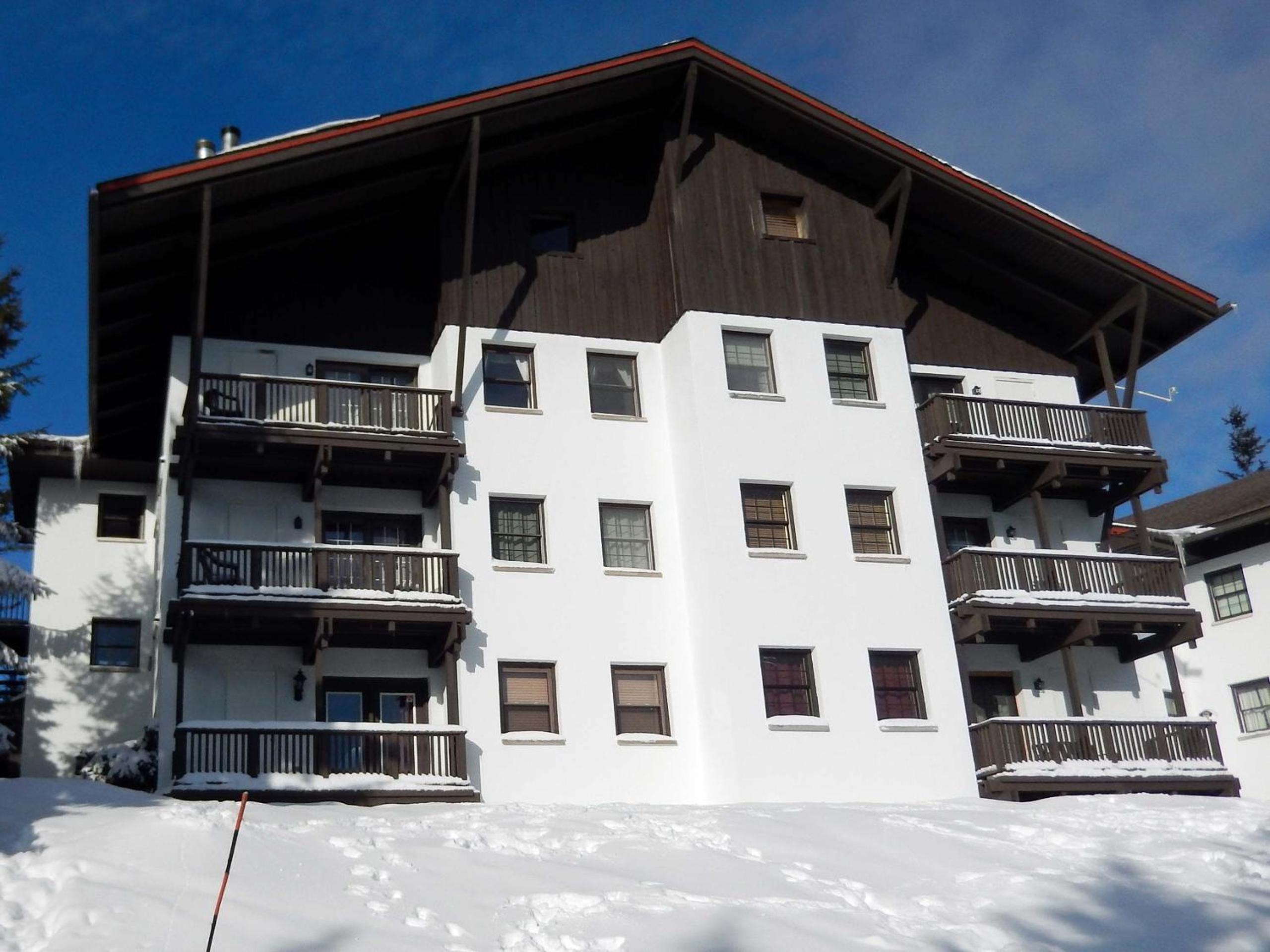 Whistlepunk #11: 2 Bedroom, 2 Bath: Wood fireplaceCentral Location