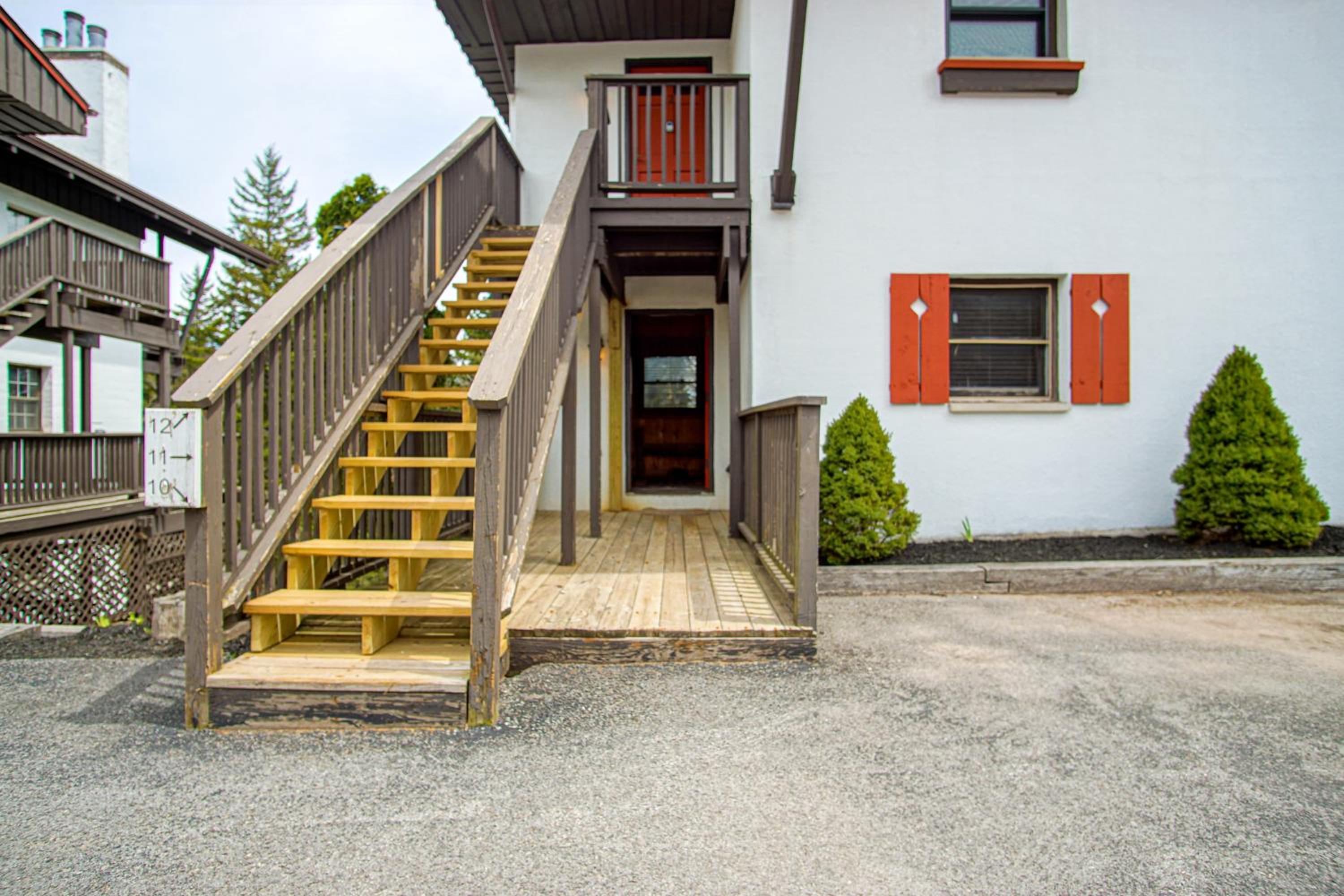 Whistlepunk #11: 2 Bedroom, 2 Bath: Wood fireplaceCentral Location