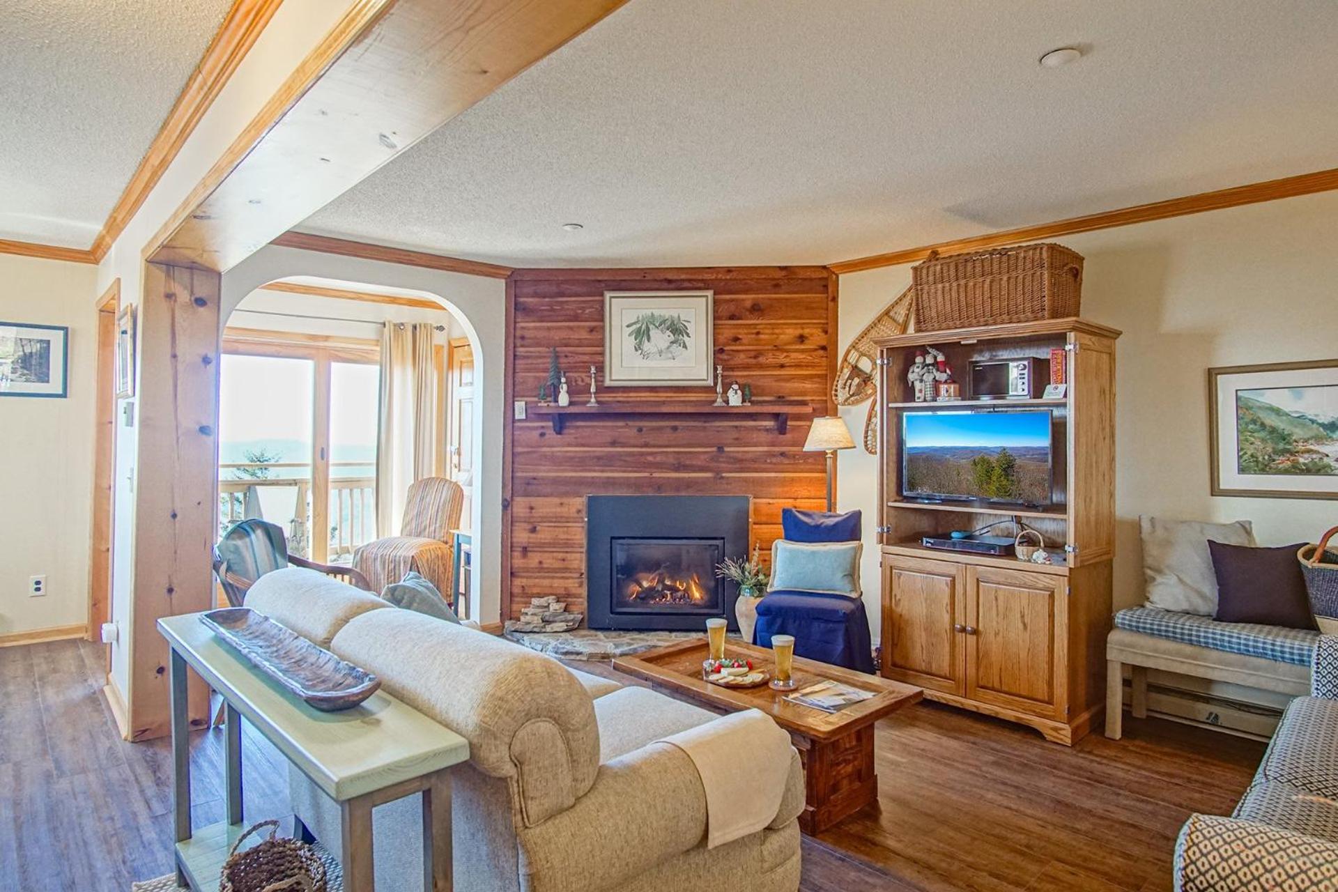 Summit 301A Three Bedroom, 2 Bath, Western Views, Large Deck