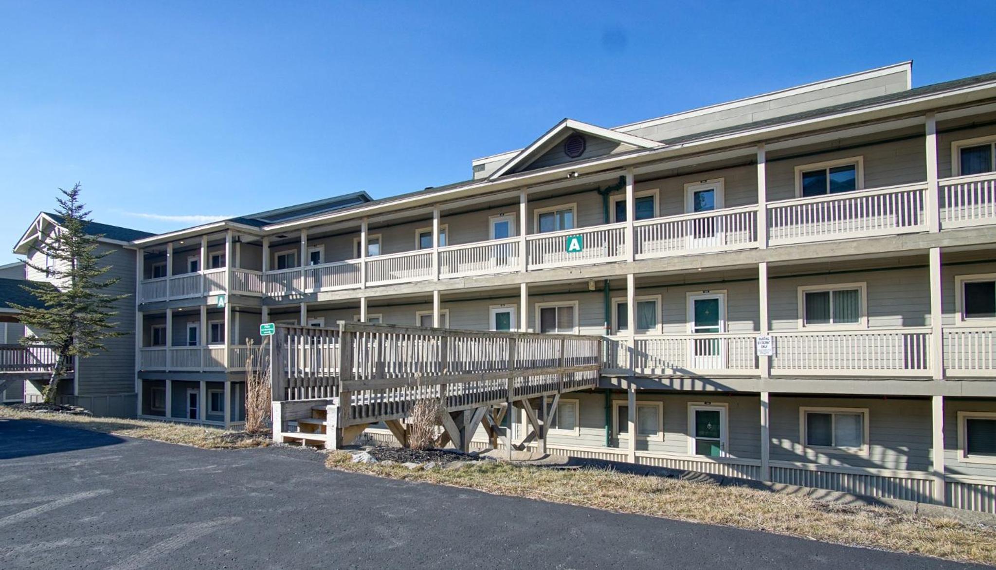 Summit 301A Three Bedroom, 2 Bath, Western Views, Large Deck