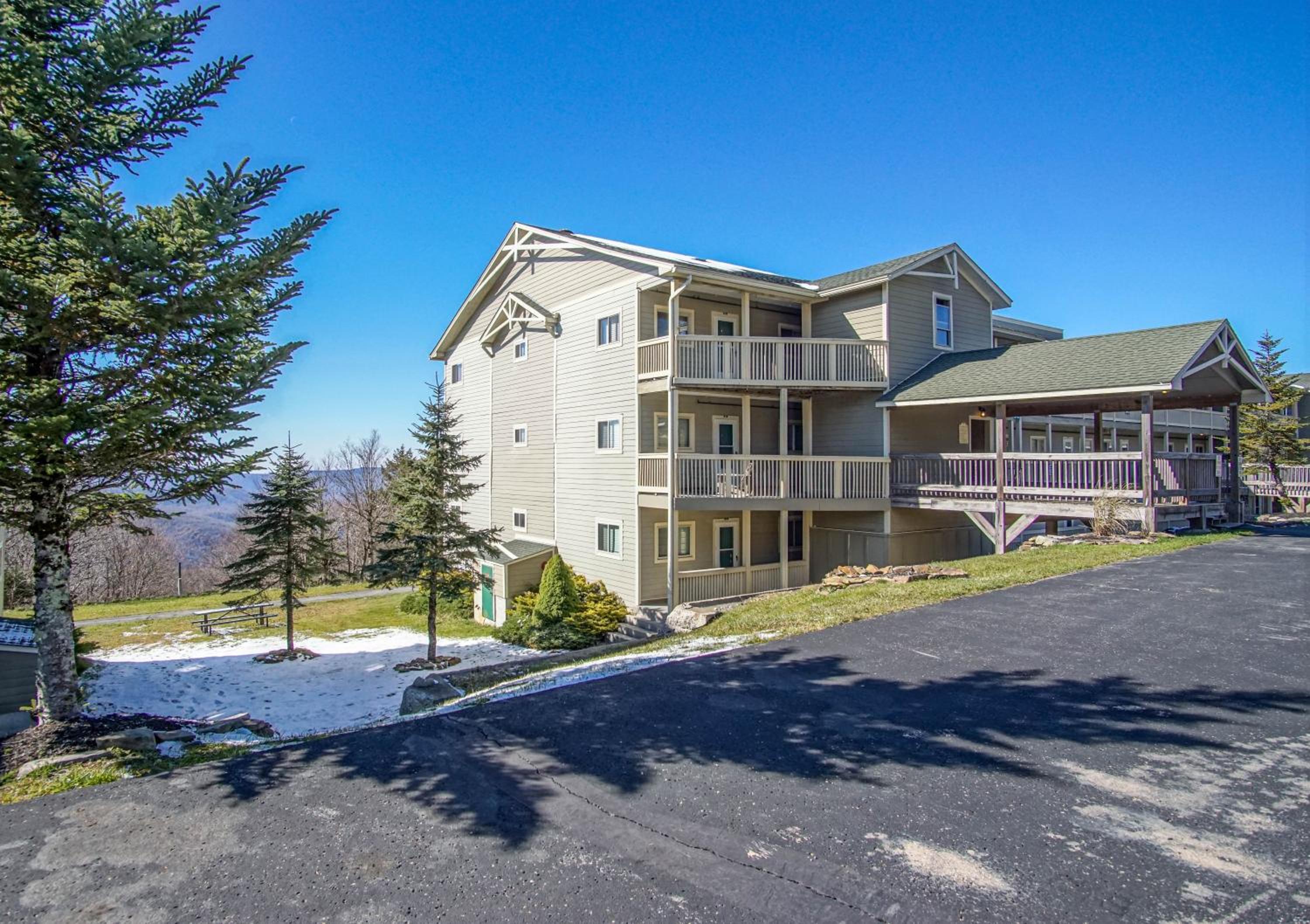 Summit 301A Three Bedroom, 2 Bath, Western Views, Large Deck
