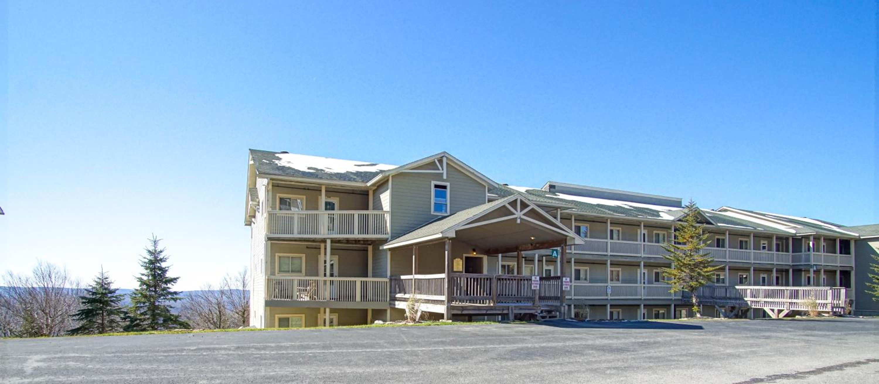 Summit 301A Three Bedroom, 2 Bath, Western Views, Large Deck
