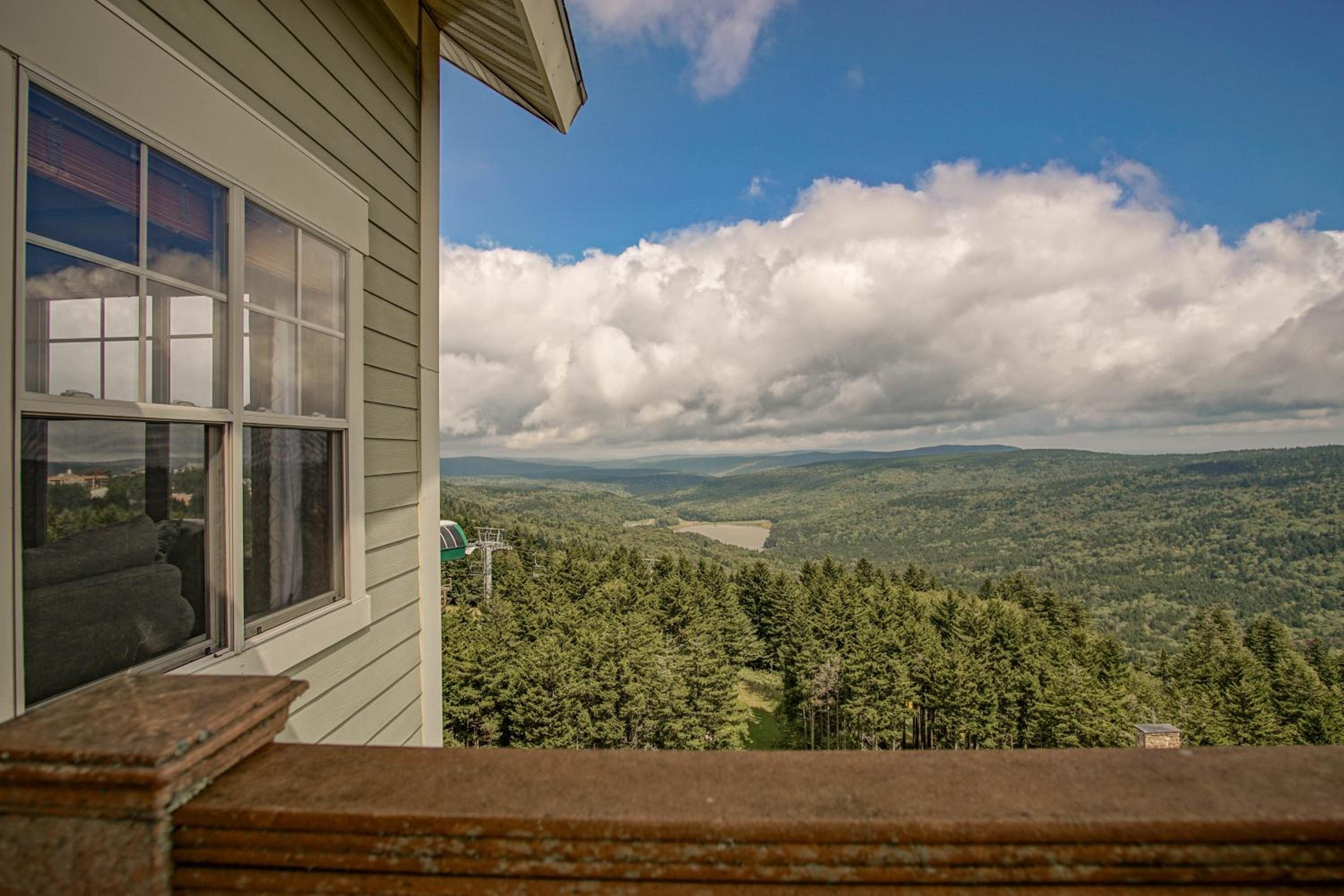 Soaring Eagle #404: 3 bedroom 2 bath Corner Penthouse