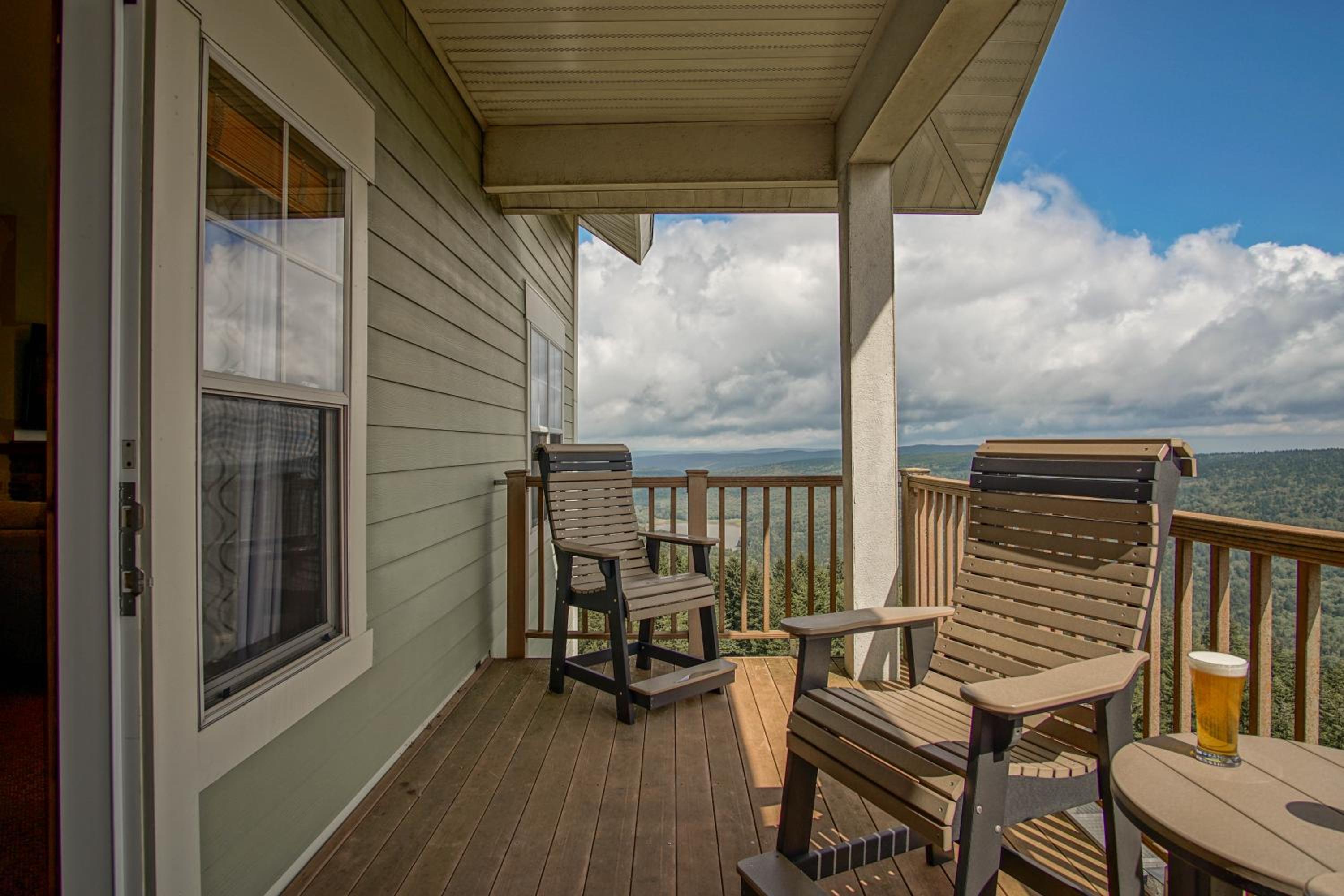 Soaring Eagle #404: 3 bedroom 2 bath Corner Penthouse