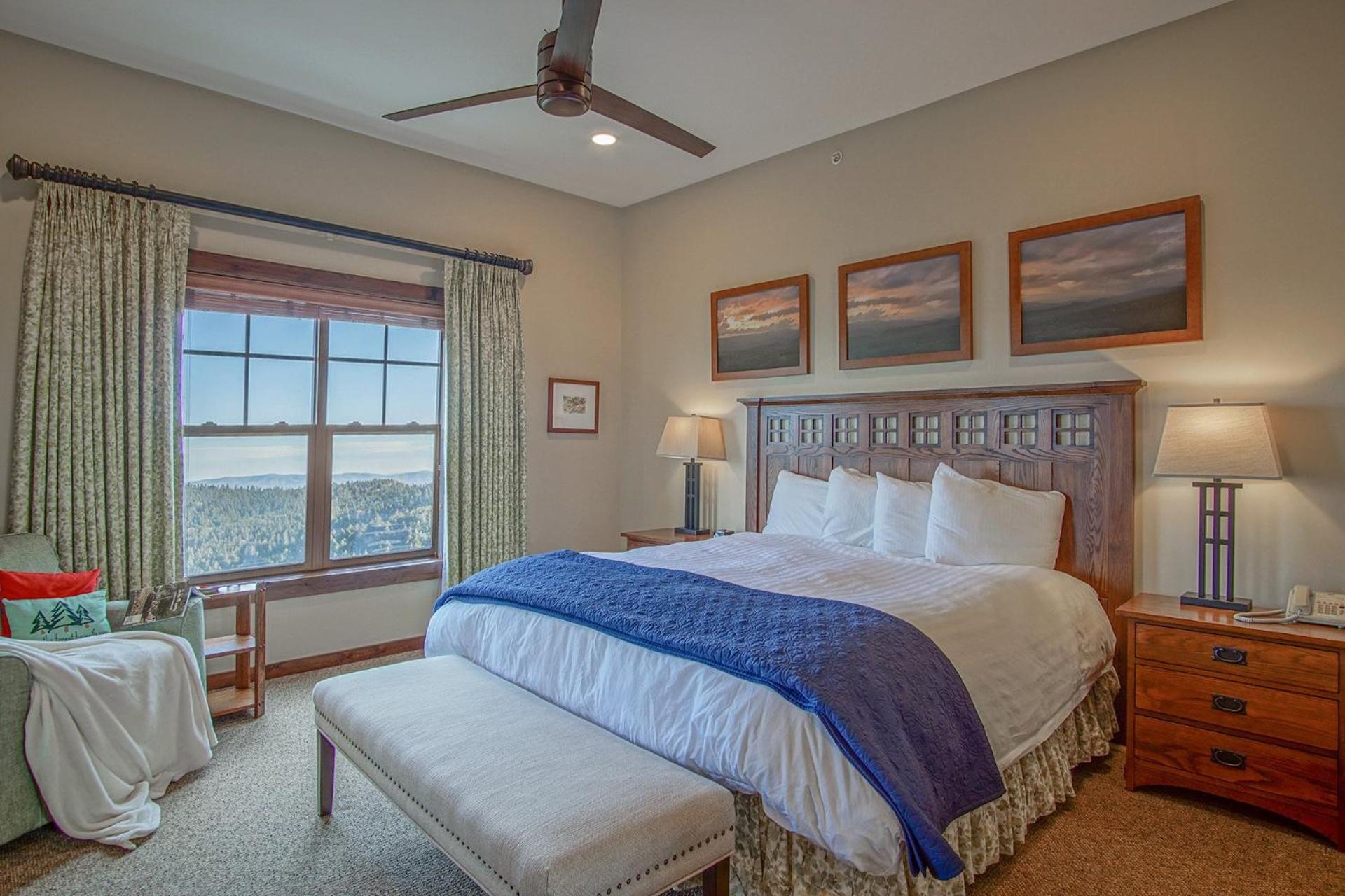 Soaring Eagle #404: 3 bedroom 2 bath Corner Penthouse