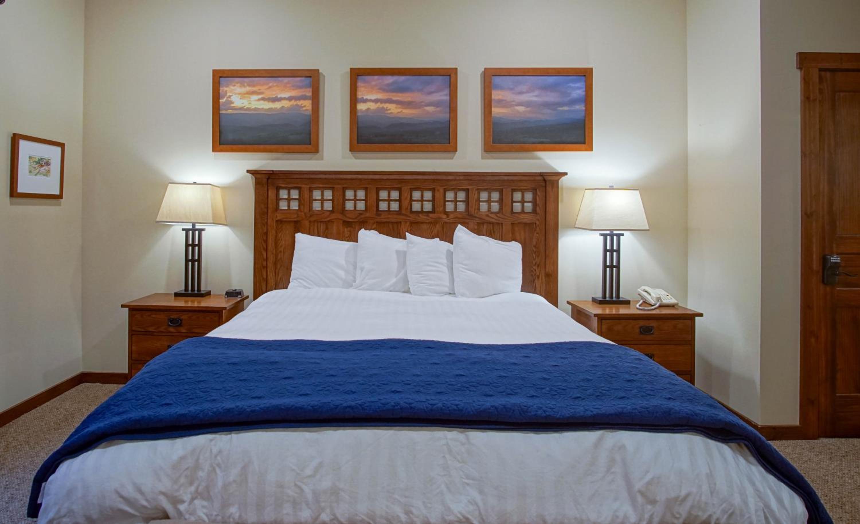 Soaring Eagle #404: 3 bedroom 2 bath Corner Penthouse