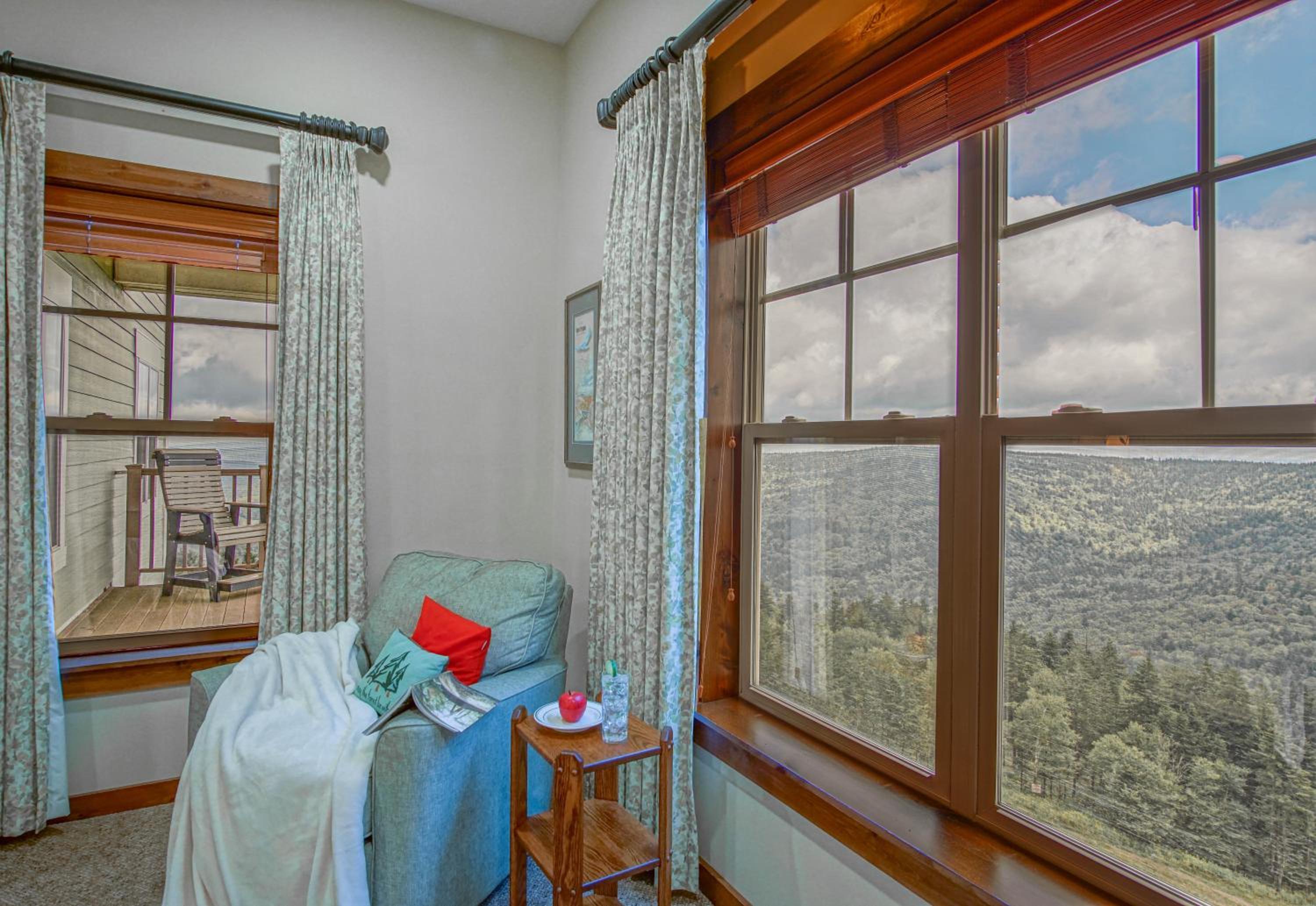 Soaring Eagle #404: 3 bedroom 2 bath Corner Penthouse
