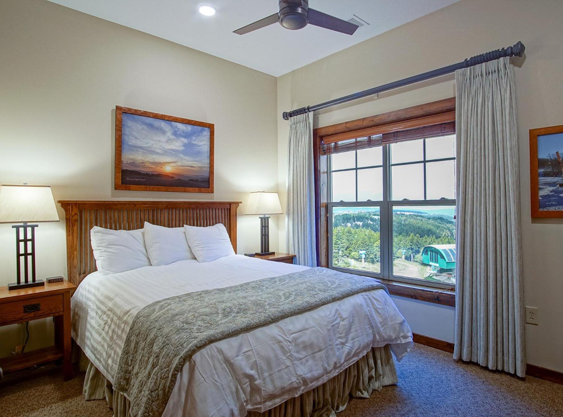 Soaring Eagle #404: 3 bedroom 2 bath Corner Penthouse