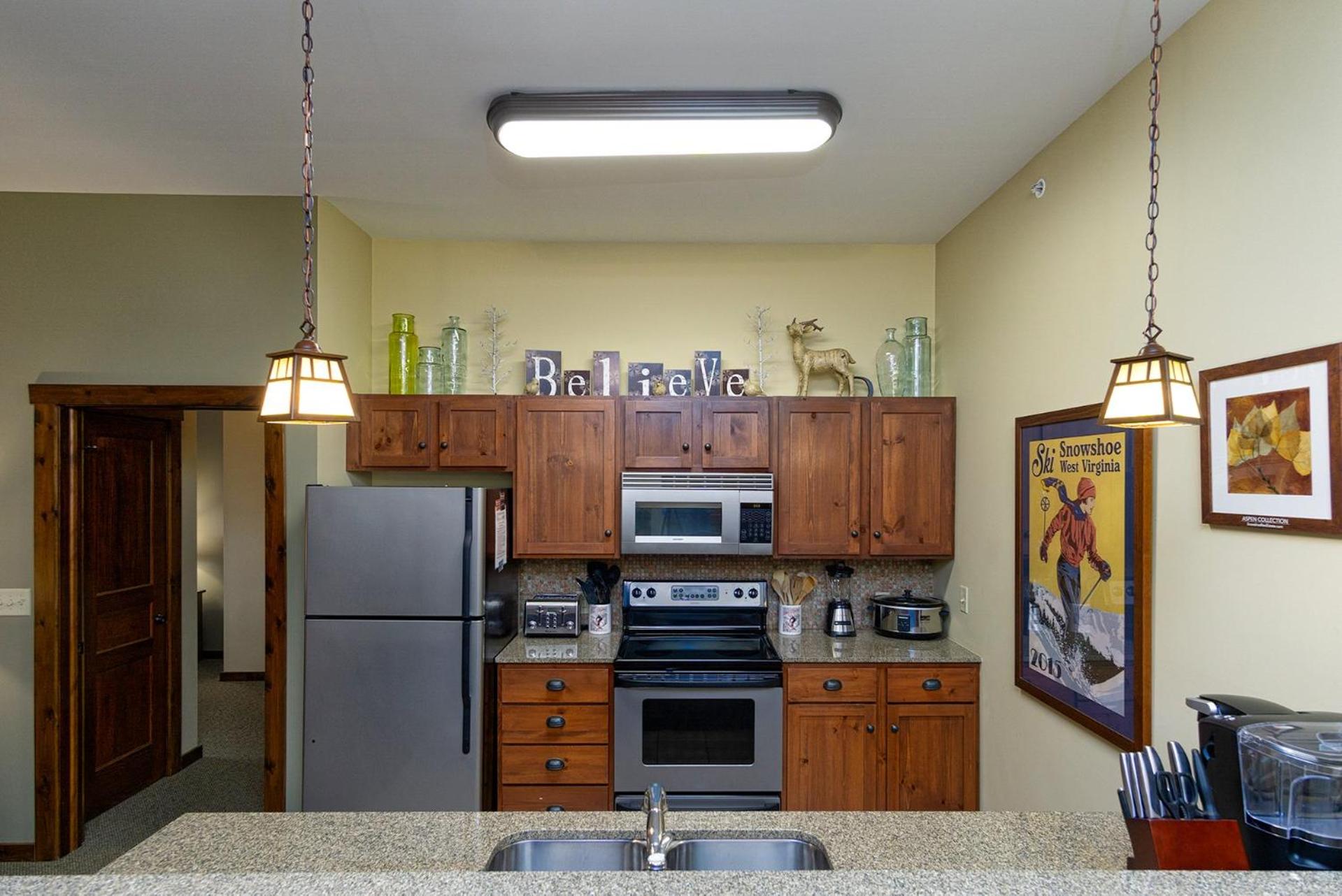 Soaring Eagle #406: 2 Bedrooms, 2 Full Baths: Slope Side, Hot Tubs Underground Parking