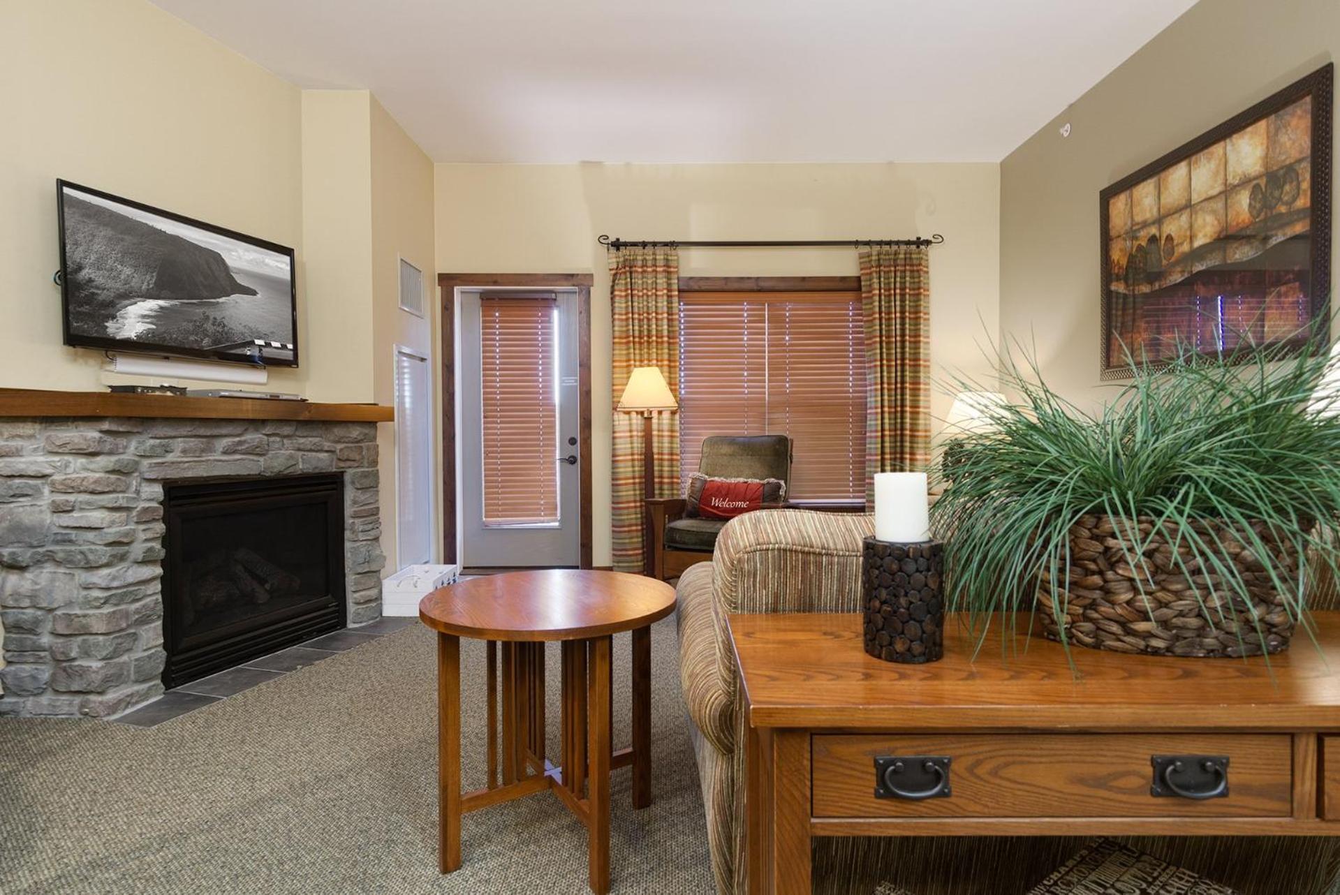 Soaring Eagle #406: 2 Bedrooms, 2 Full Baths: Slope Side, Hot Tubs Underground Parking