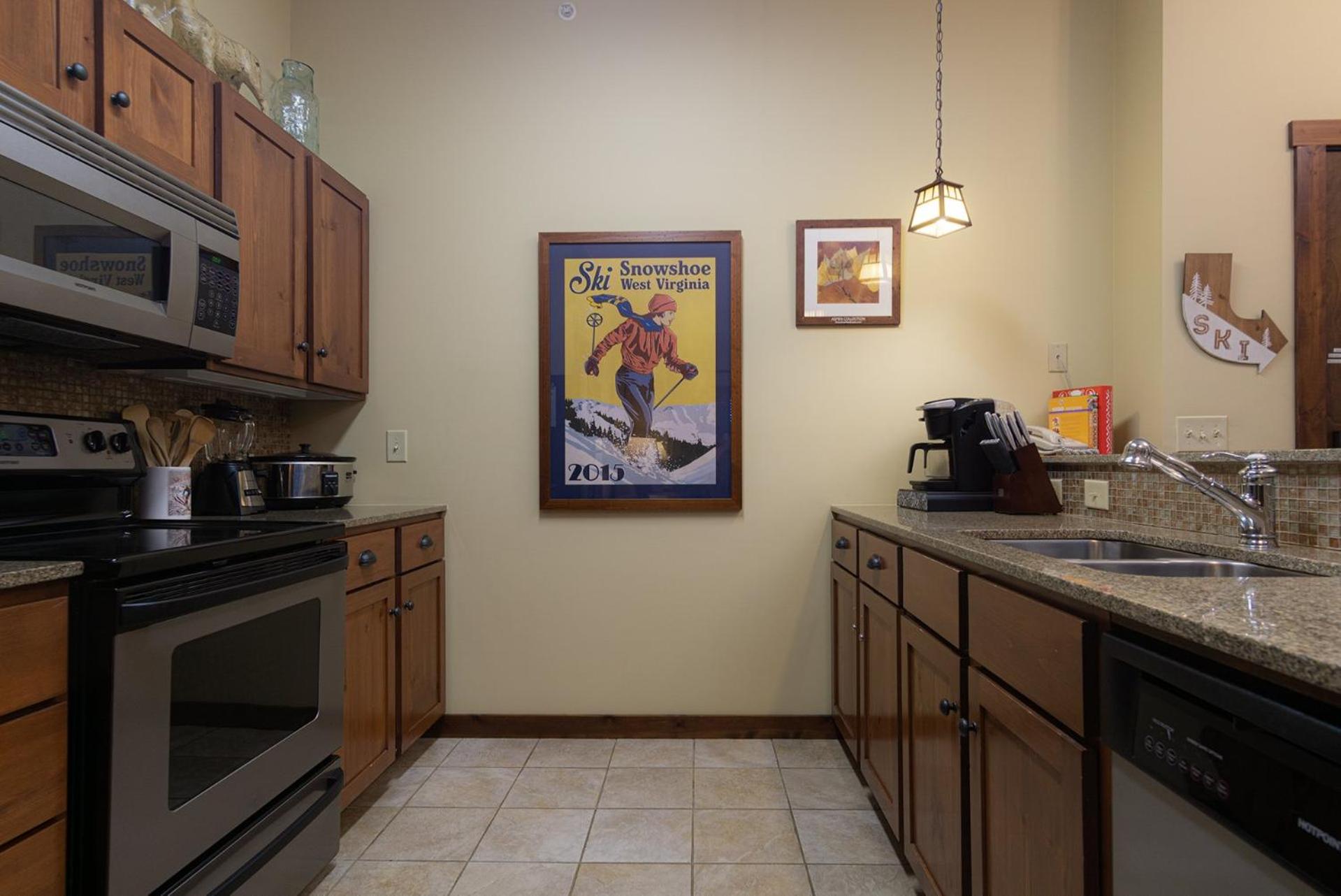 Soaring Eagle #406: 2 Bedrooms, 2 Full Baths: Slope Side, Hot Tubs Underground Parking