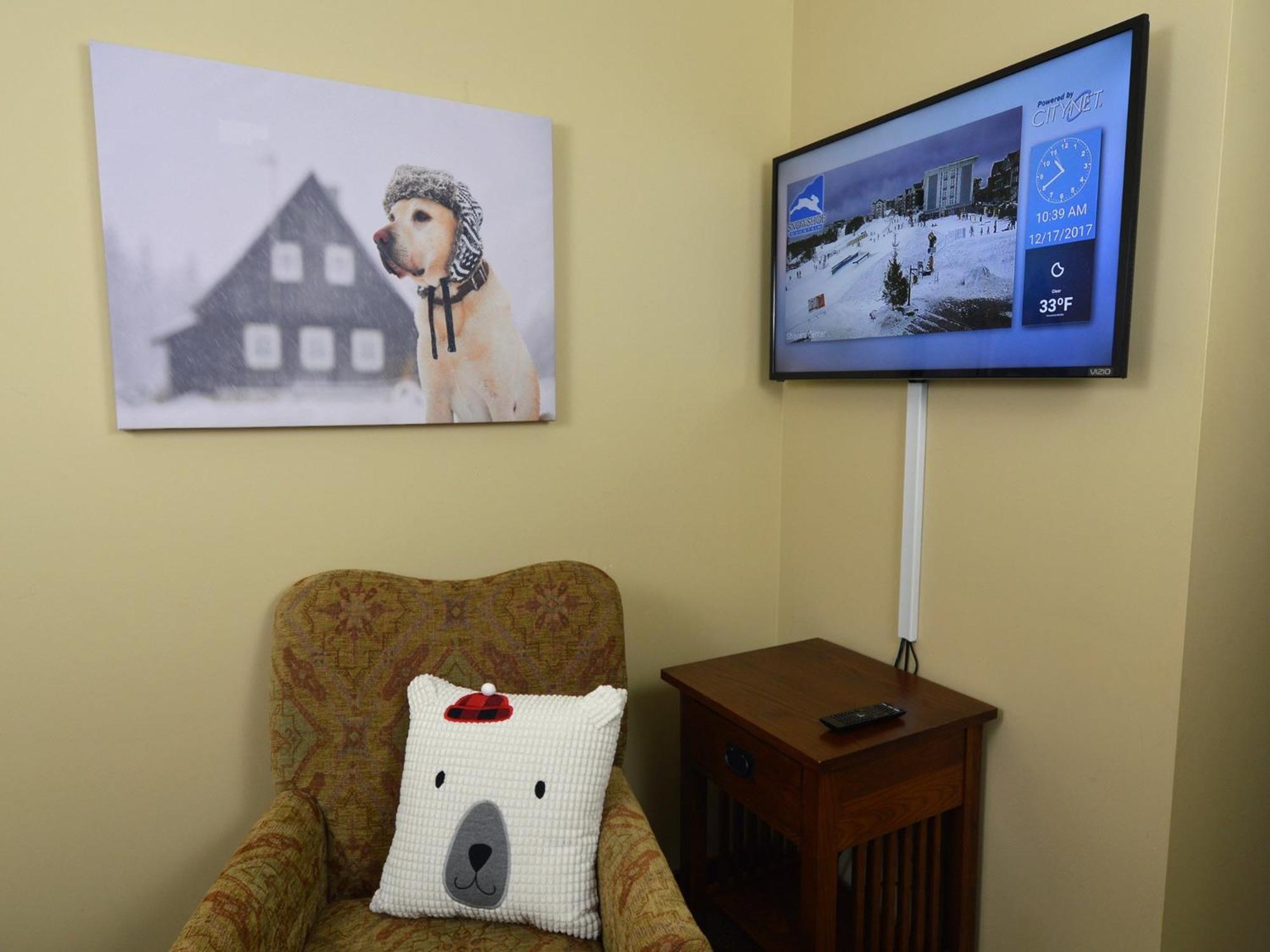 Soaring Eagle #406: 2 Bedrooms, 2 Full Baths: Slope Side, Hot Tubs Underground Parking