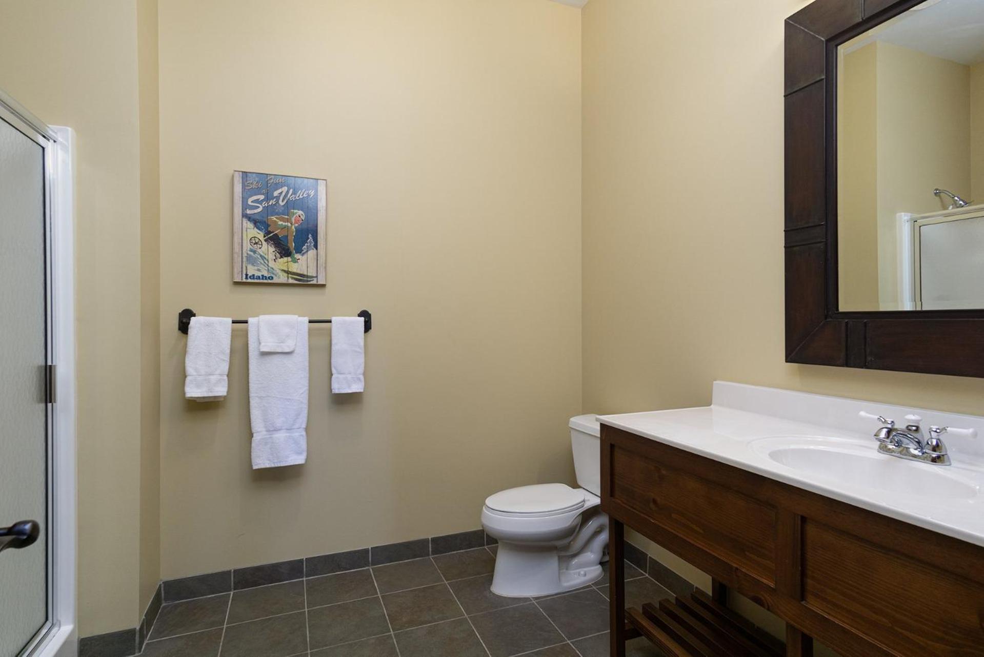 Soaring Eagle #406: 2 Bedrooms, 2 Full Baths: Slope Side, Hot Tubs Underground Parking