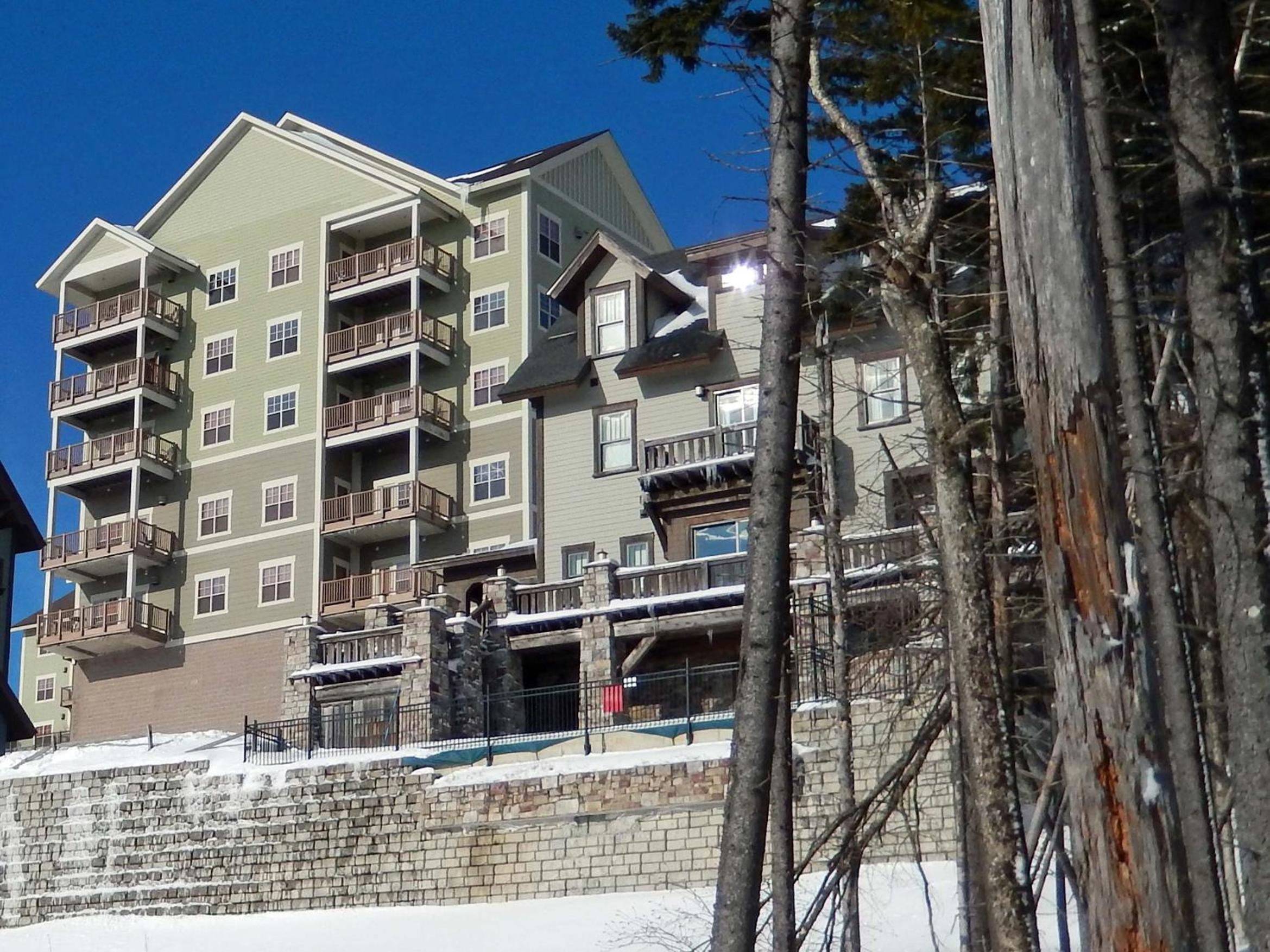 Soaring Eagle #406: 2 Bedrooms, 2 Full Baths: Slope Side, Hot Tubs Underground Parking