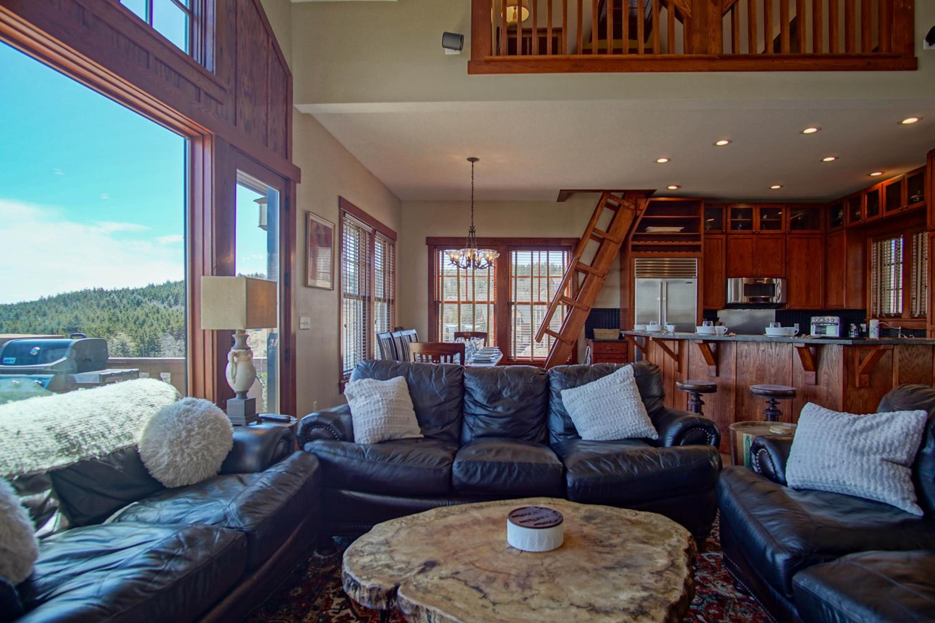 Slope side 8 BR at Sanctuary Majestic Mountain Top Estate 4800 square feet of quality sleeps 16