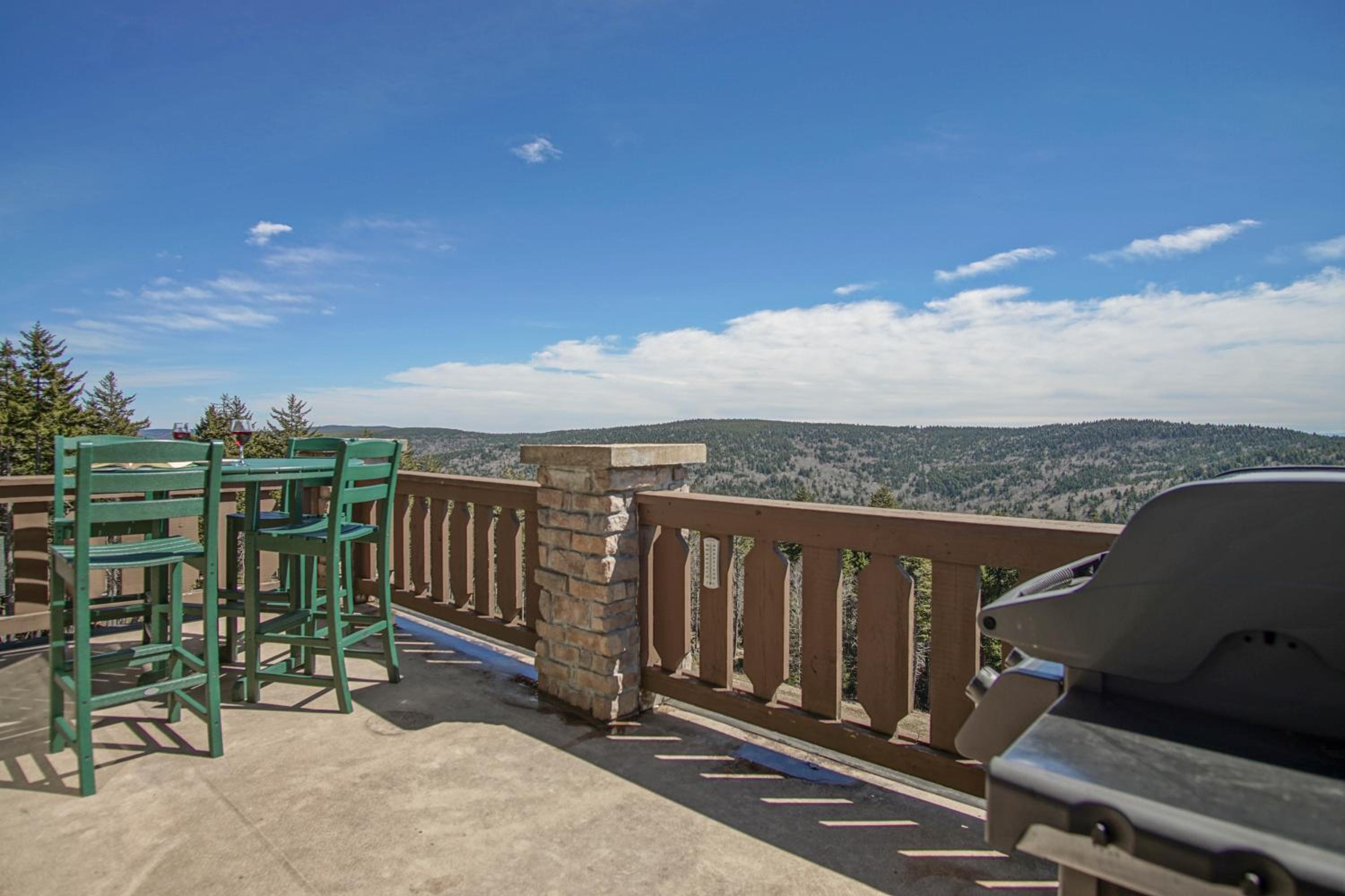 Slope side 8 BR at Sanctuary Majestic Mountain Top Estate 4800 square feet of quality sleeps 16