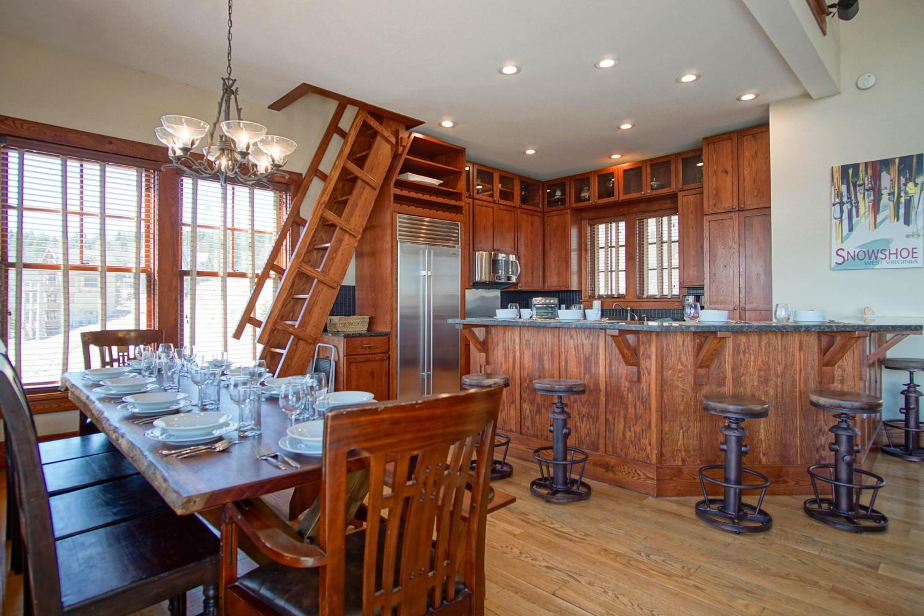 Slope side 8 BR at Sanctuary Majestic Mountain Top Estate 4800 square feet of quality sleeps 16