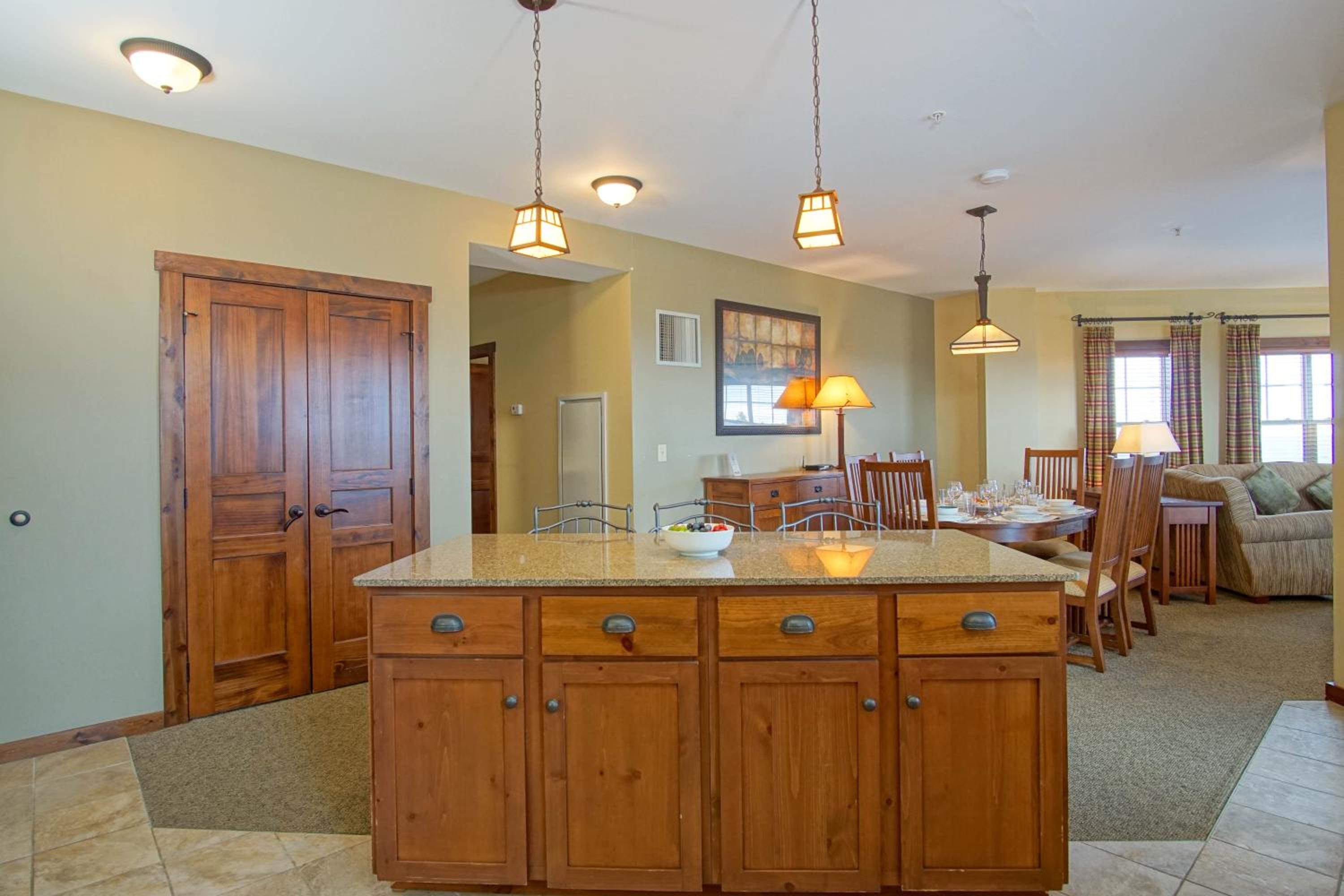 2 Br: Soaring Eagle Lodge 317: Luxury Bell Tower Condo - Great Amenities -Slope Side