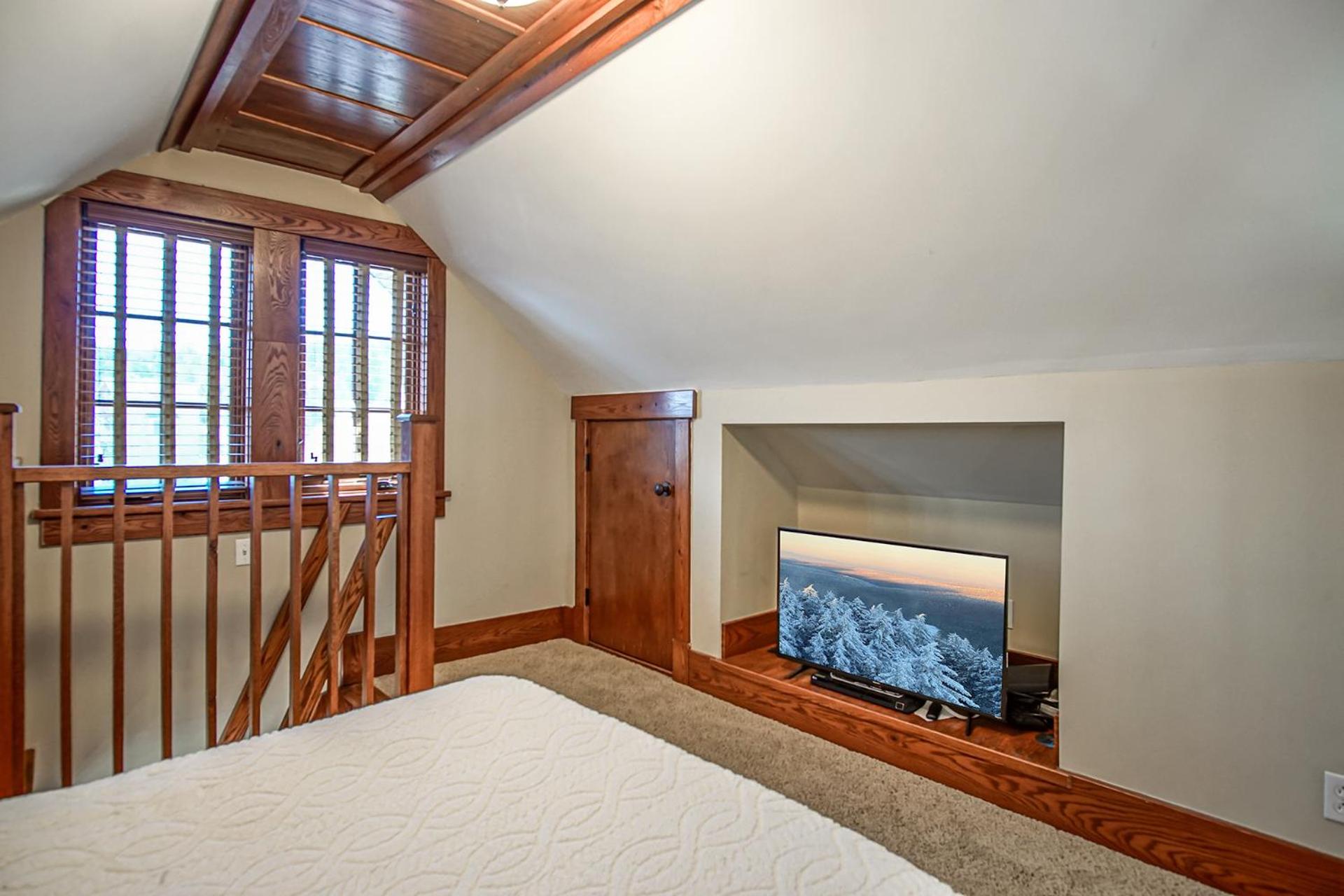 Slope side 8 BR at Sanctuary Majestic Mountain Top Estate 4800 square feet of quality sleeps 16