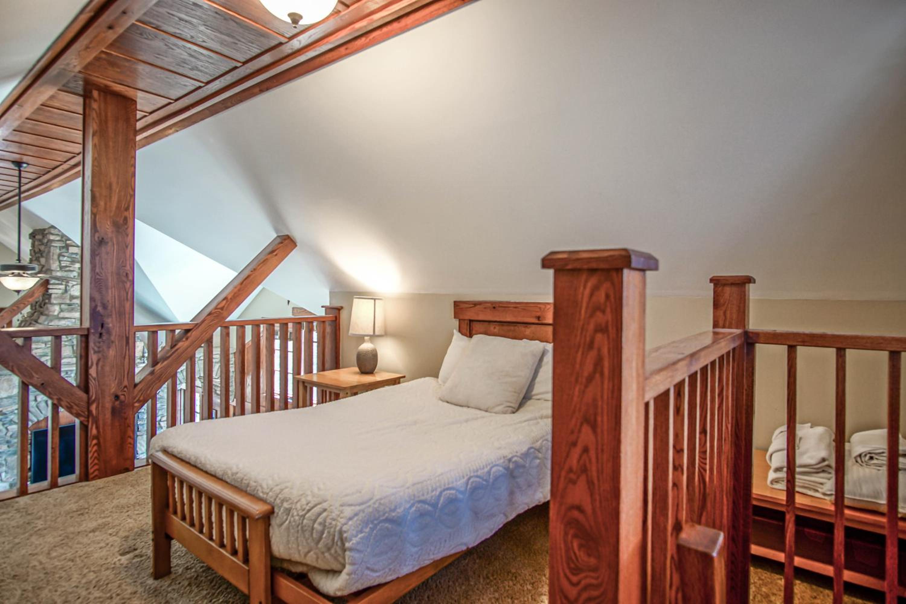 Slope side 8 BR at Sanctuary Majestic Mountain Top Estate 4800 square feet of quality sleeps 16