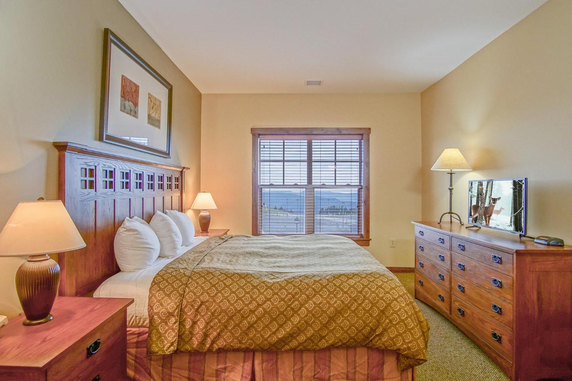 2 Br: Soaring Eagle Lodge 317: Luxury Bell Tower Condo - Great Amenities -Slope Side