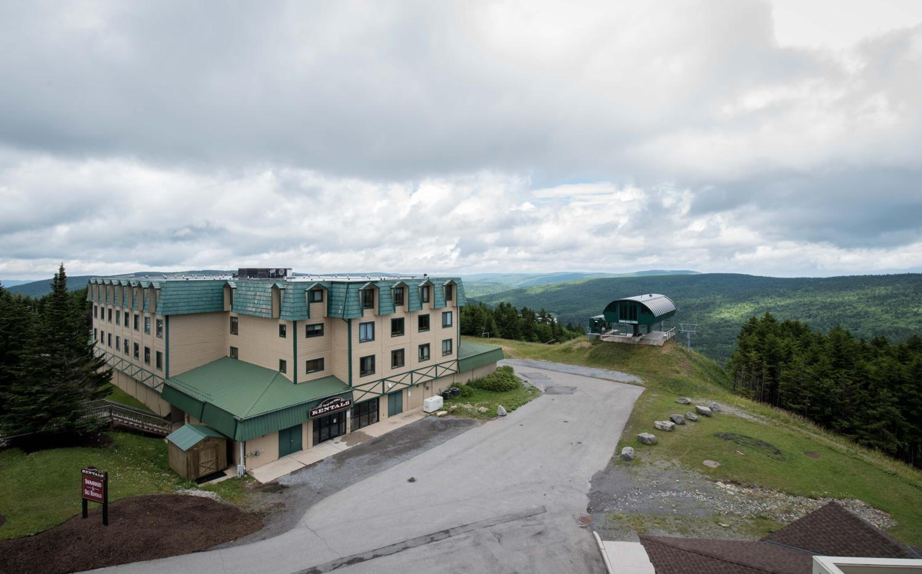 2 Br: Soaring Eagle Lodge 317: Luxury Bell Tower Condo - Great Amenities -Slope Side