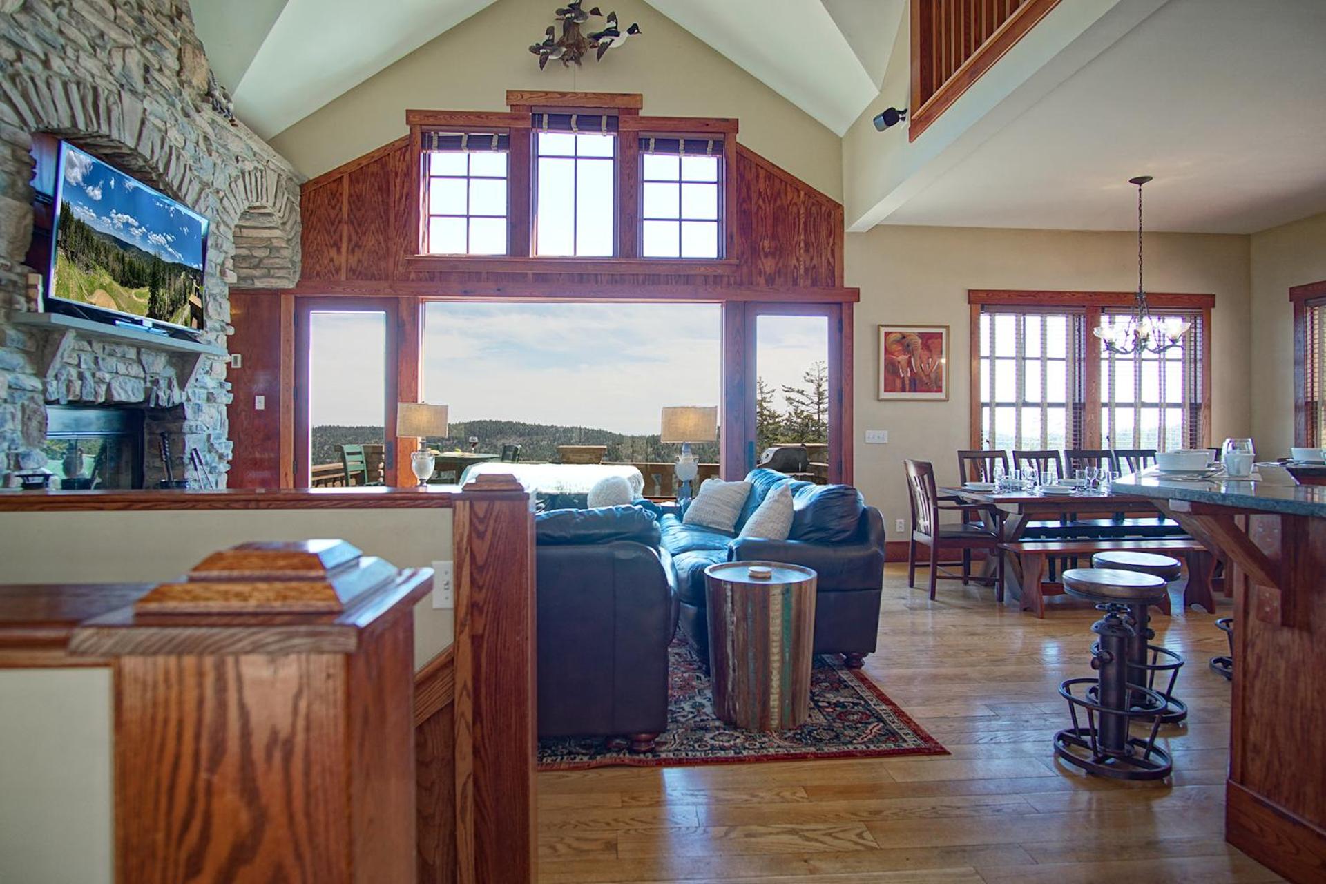 Slope side 8 BR at Sanctuary Majestic Mountain Top Estate 4800 square feet of quality sleeps 16