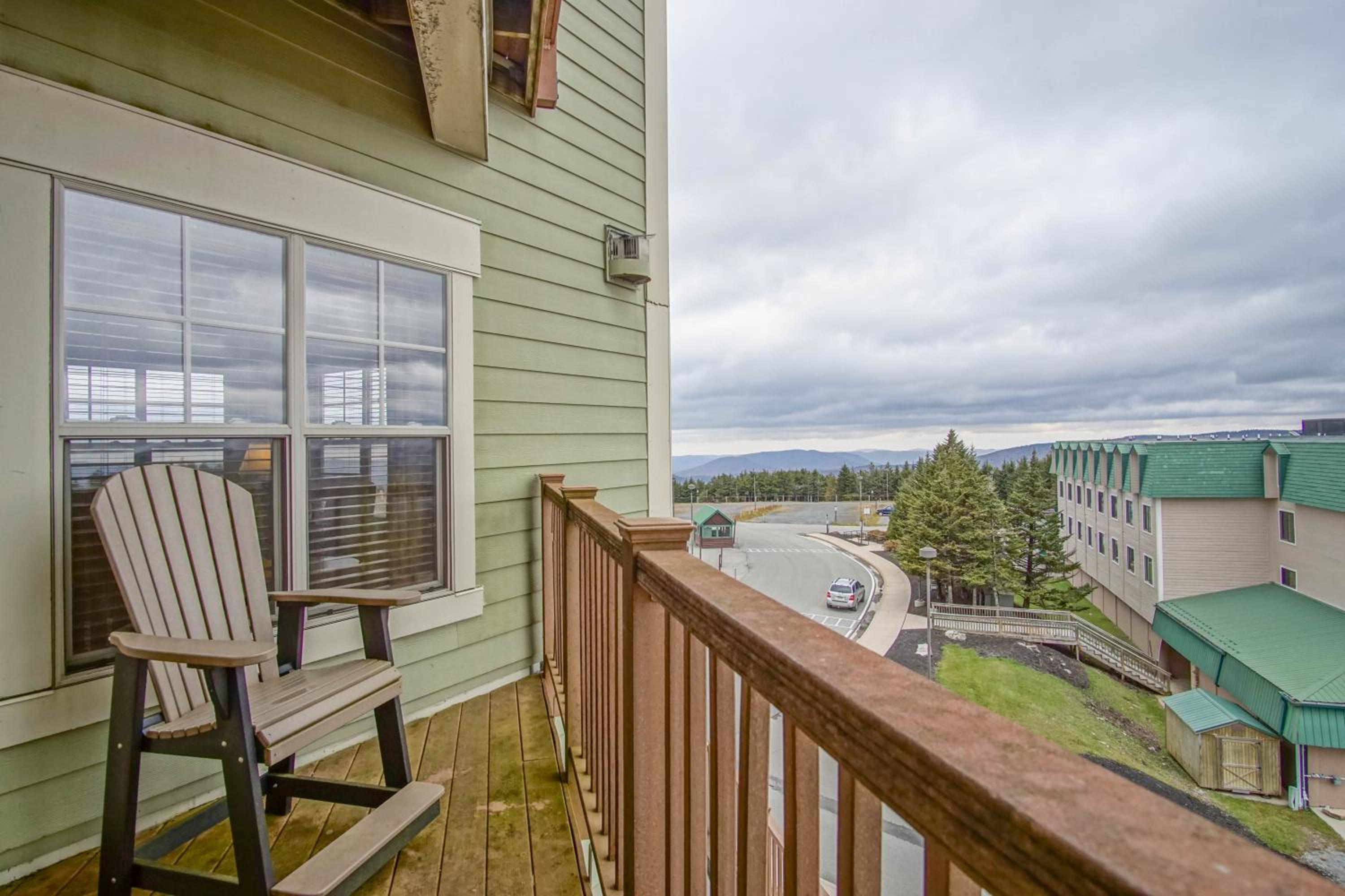 2 Br: Soaring Eagle Lodge 317: Luxury Bell Tower Condo - Great Amenities -Slope Side