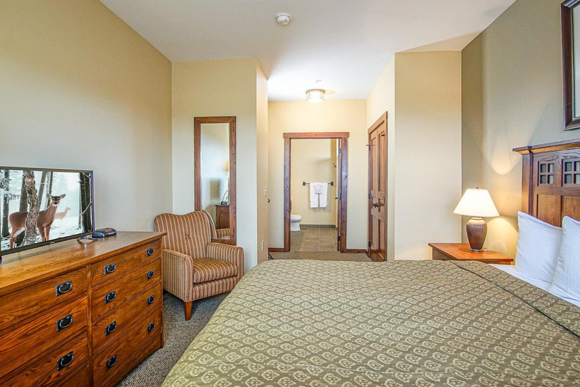 2 Br: Soaring Eagle Lodge 317: Luxury Bell Tower Condo - Great Amenities -Slope Side