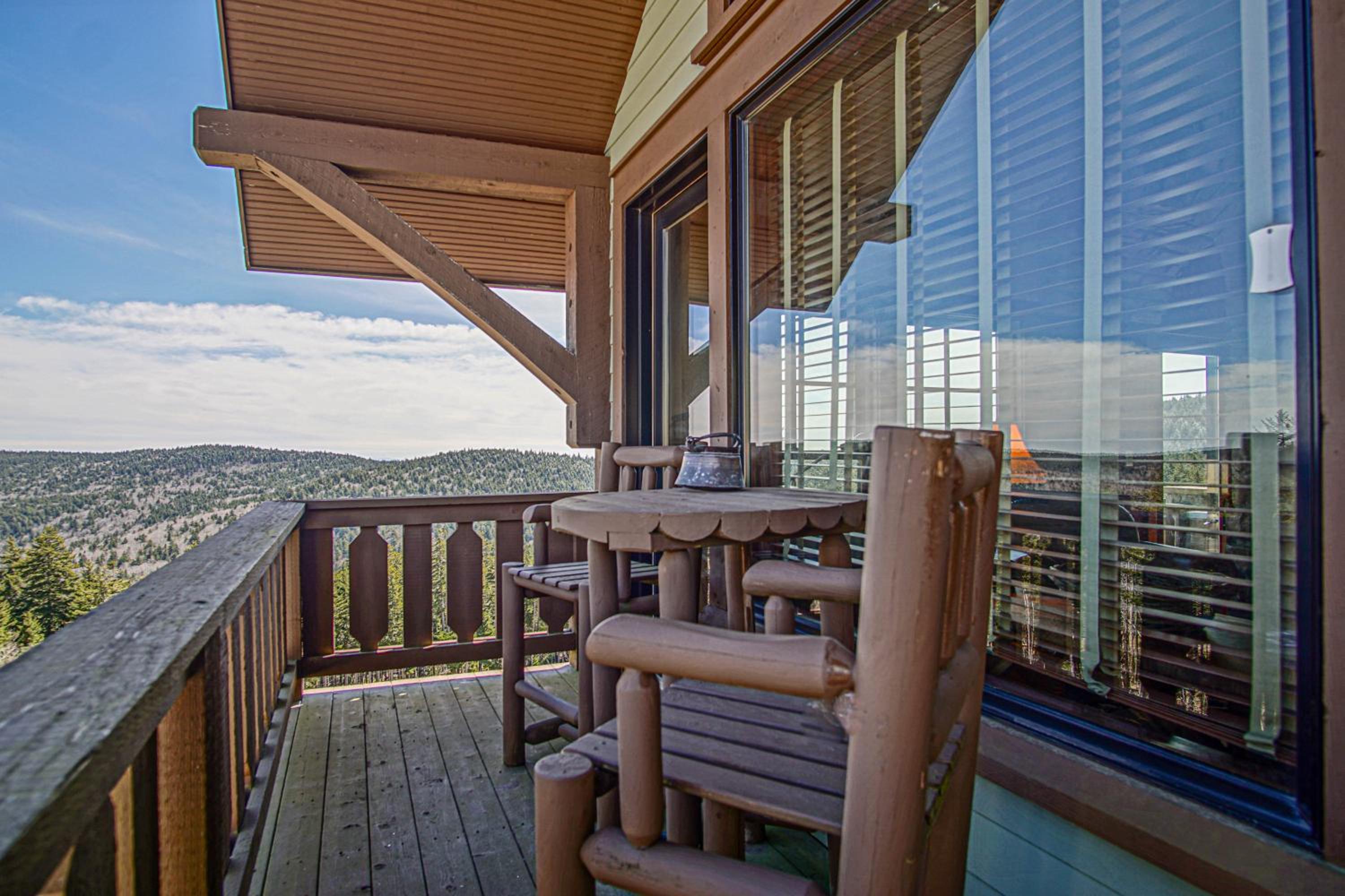 Slope side 8 BR at Sanctuary Majestic Mountain Top Estate 4800 square feet of quality sleeps 16