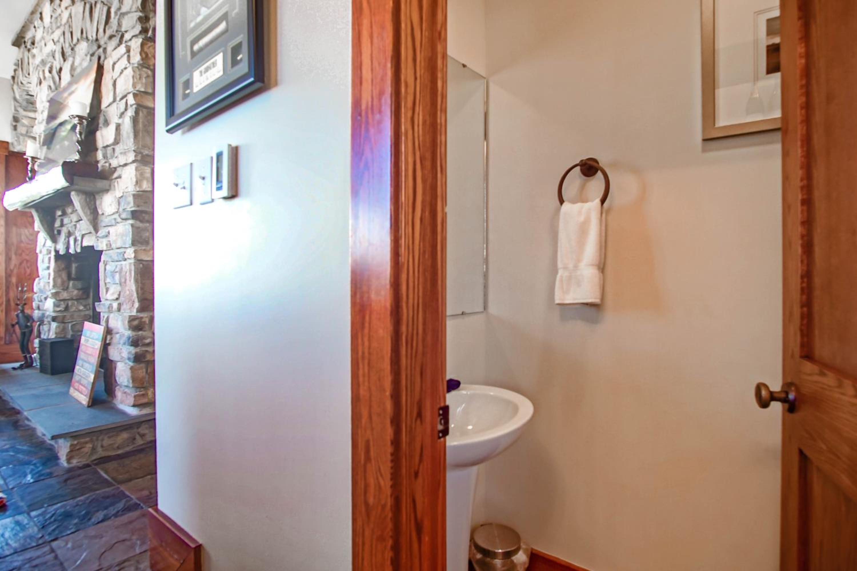 Slope side 8 BR at Sanctuary Majestic Mountain Top Estate 4800 square feet of quality sleeps 16