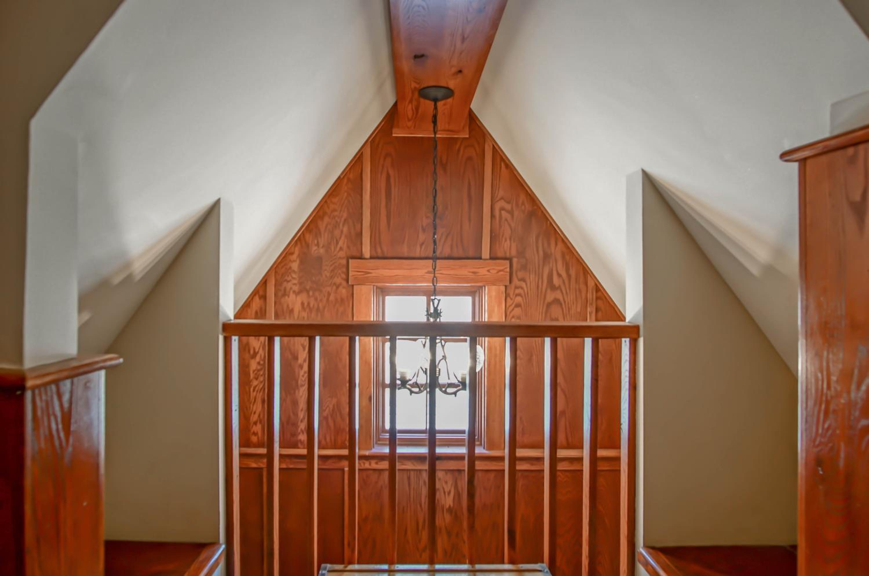 Slope side 8 BR at Sanctuary Majestic Mountain Top Estate 4800 square feet of quality sleeps 16
